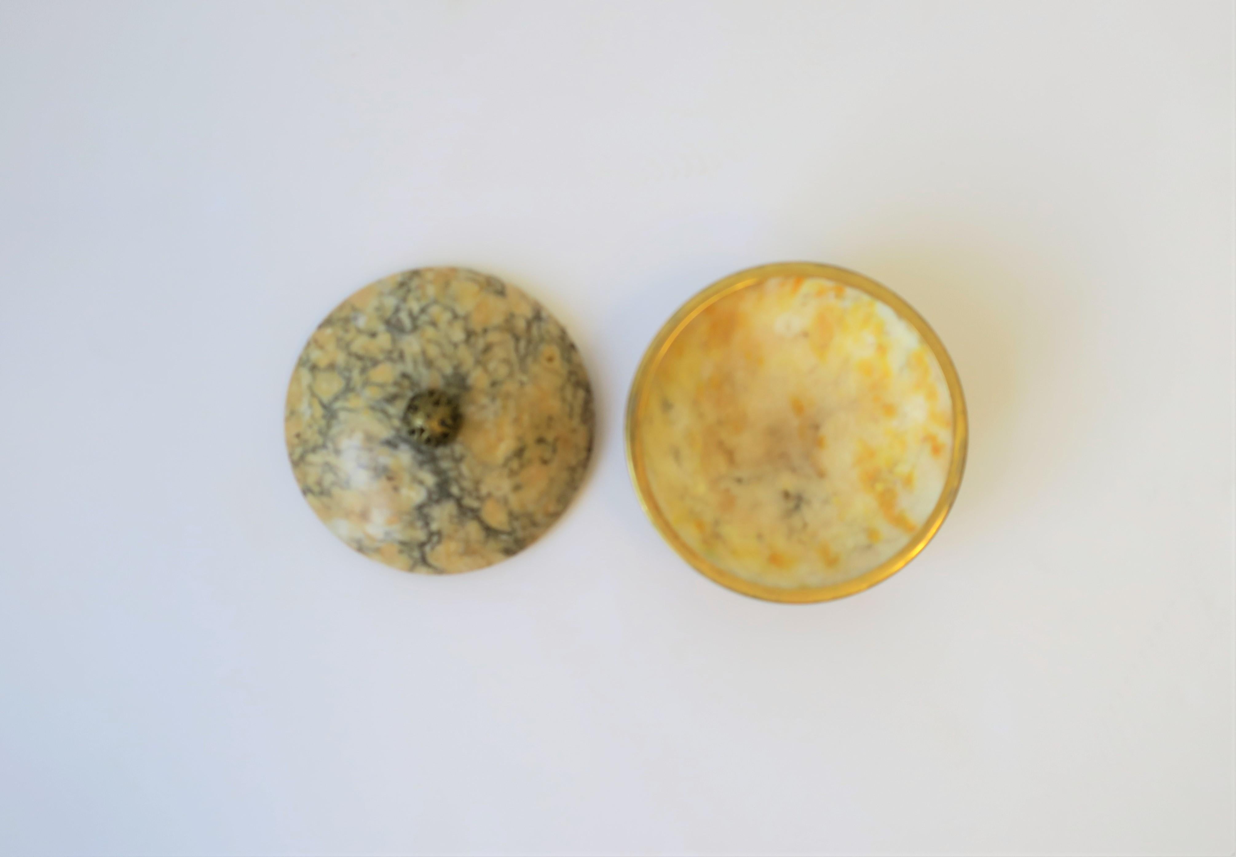 Italian Alabaster Marble and Brass Round Box in the Neoclassical Style 4