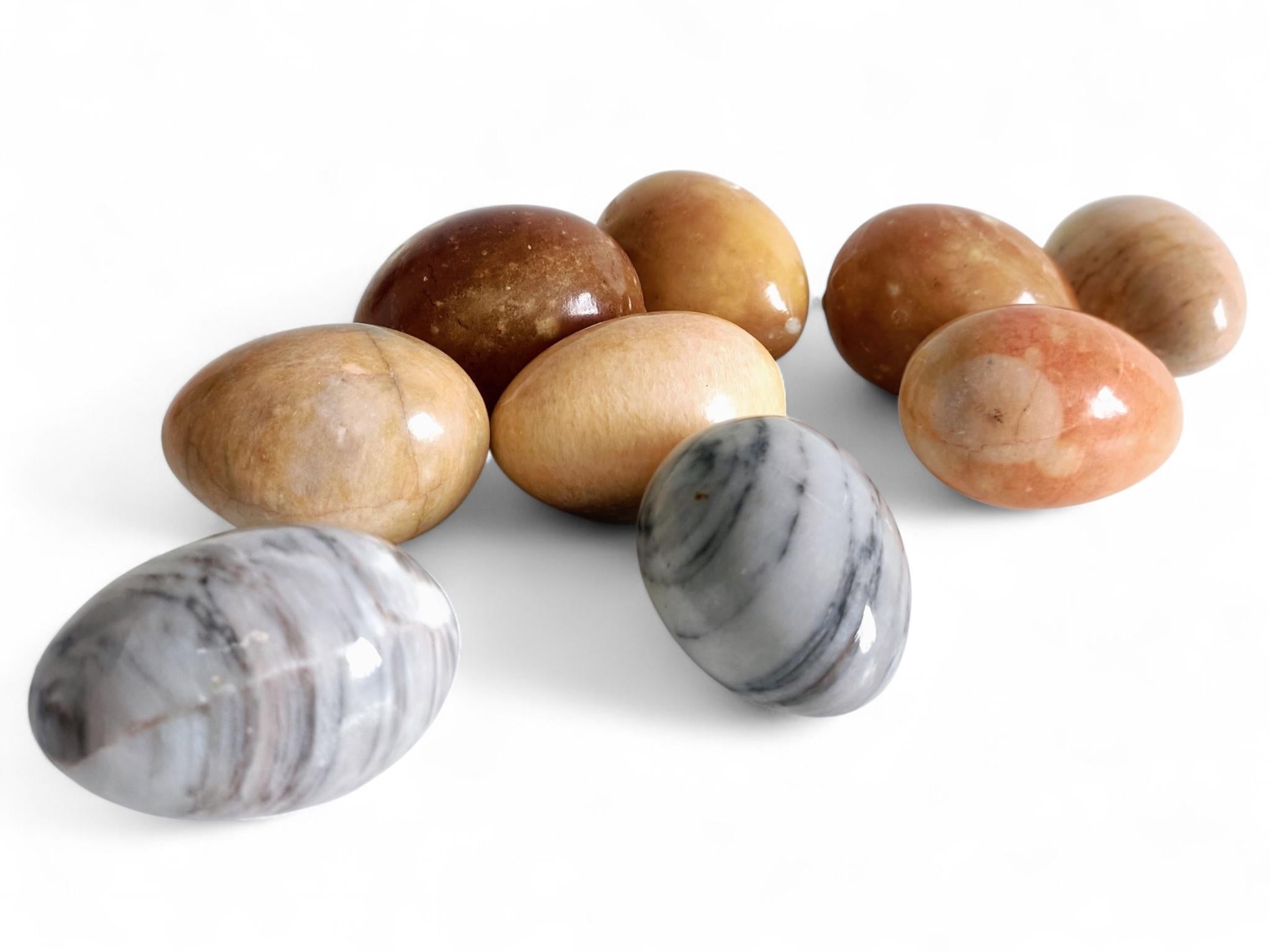 Italian Alabaster Marble and Onix Egg Sculptures, Set of Nine, 1970s en vente 2