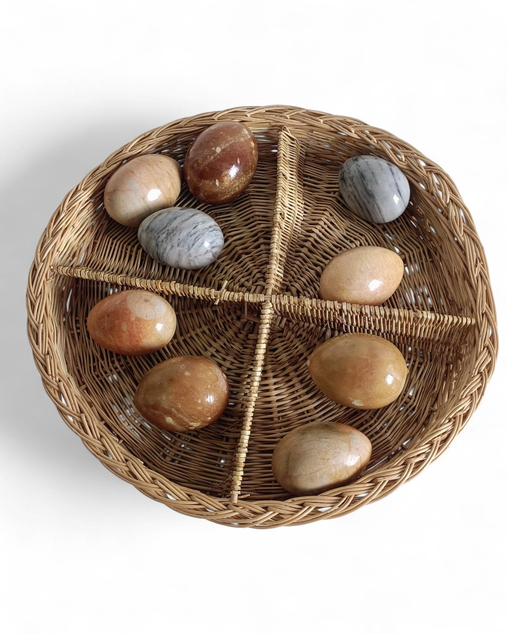 Italian Alabaster Marble and Onix Egg Sculptures, Set of Nine, 1970s en vente 5