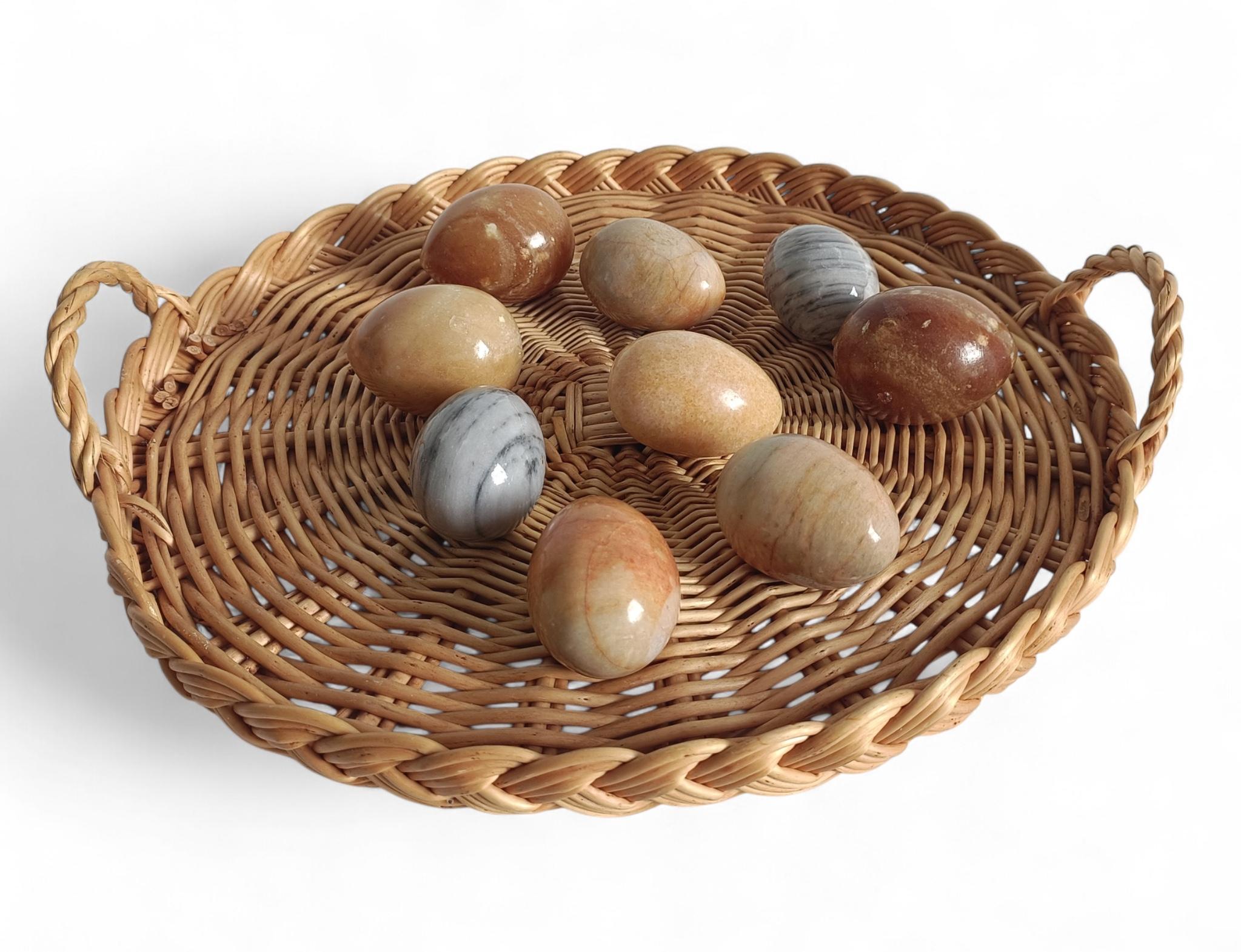 Italian Alabaster Marble and Onix Egg Sculptures, Set of Nine, 1970s en vente 8