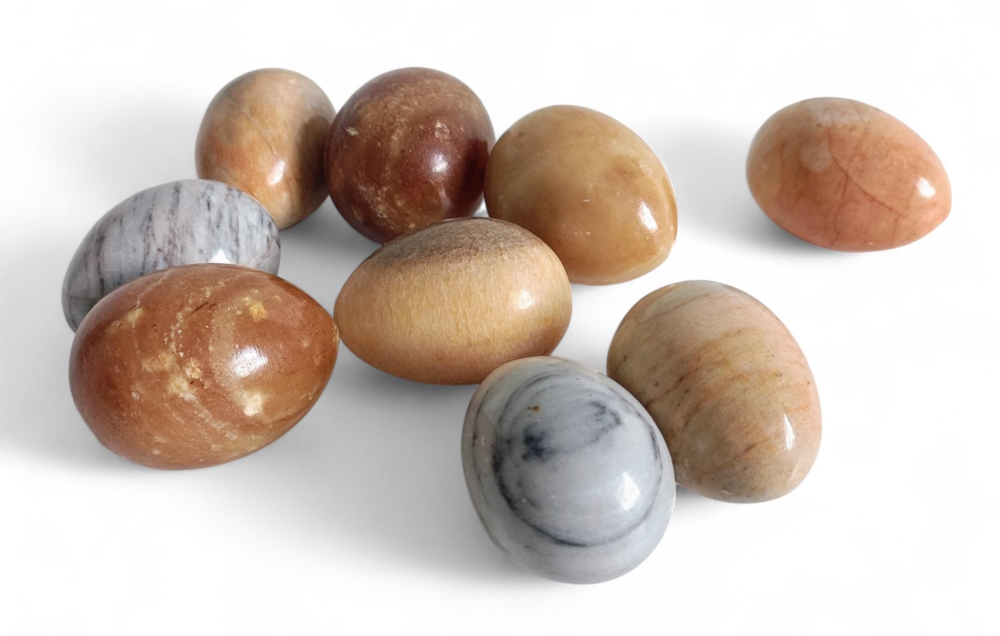 Mid-Century Modern Italian Alabaster Marble and Onix Egg Sculptures, Set of Nine, 1970s en vente