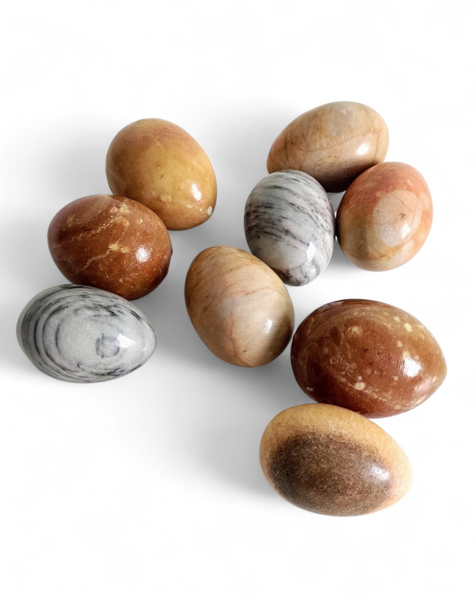 Sculpté à la main Italian Alabaster Marble and Onix Egg Sculptures, Set of Nine, 1970s en vente