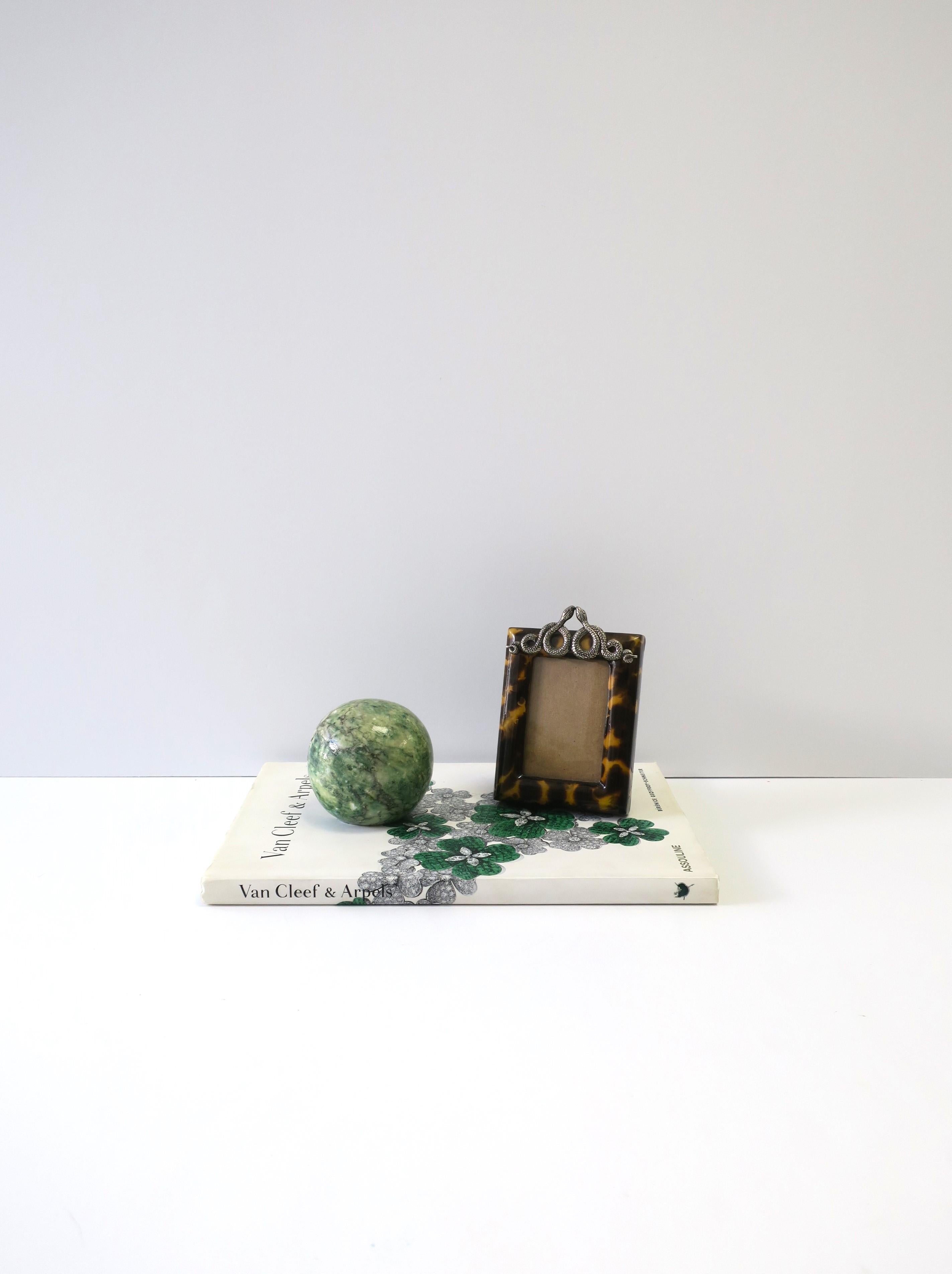 Italian Modern Alabaster Marble Sphere or Paperweight in Green and Black  For Sale 1