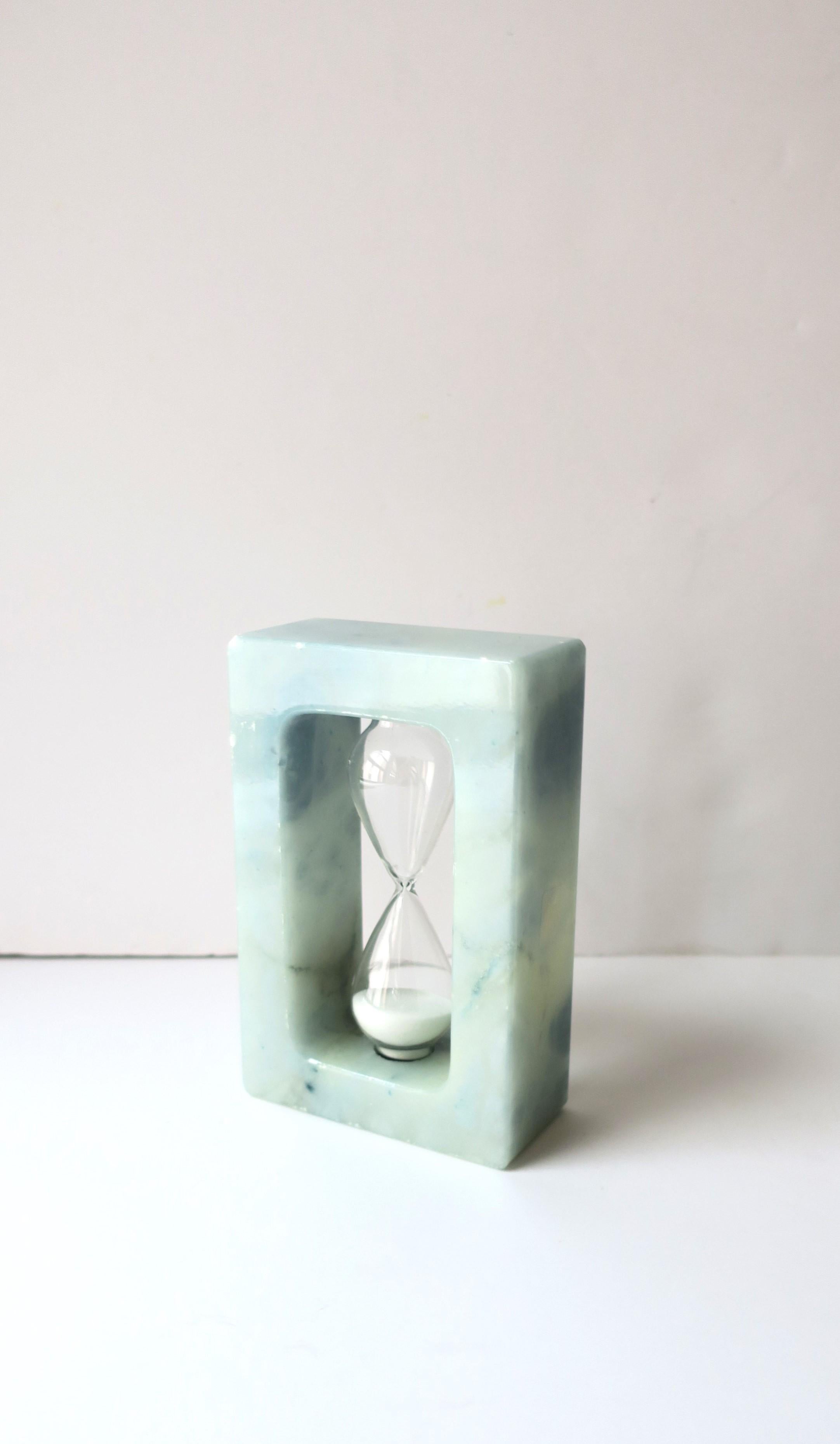 Italian Alabaster Marble Hourglass Timer In Good Condition For Sale In New York, NY