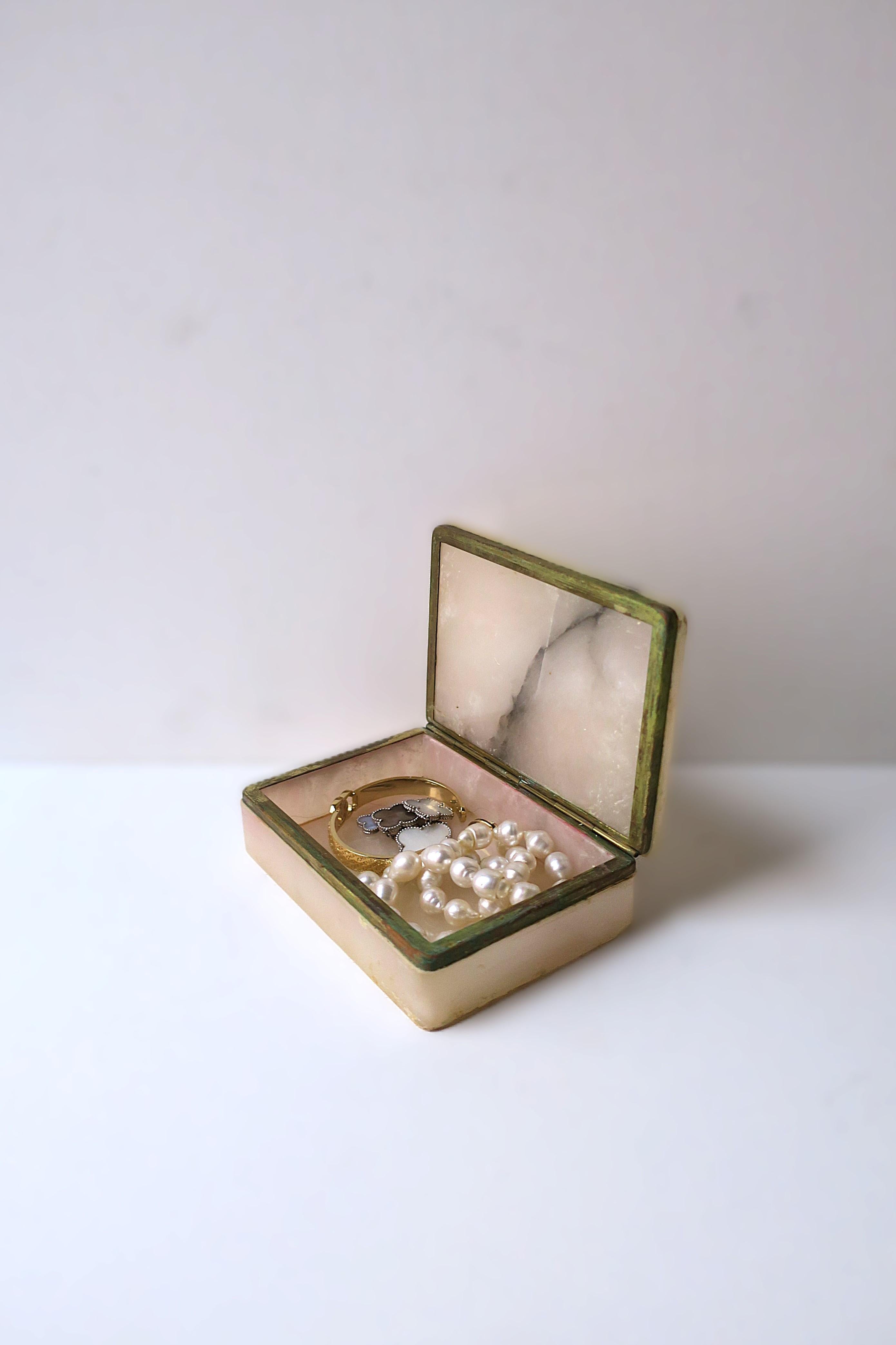 Italian Alabaster Marble Jewelry Box In Good Condition In New York, NY