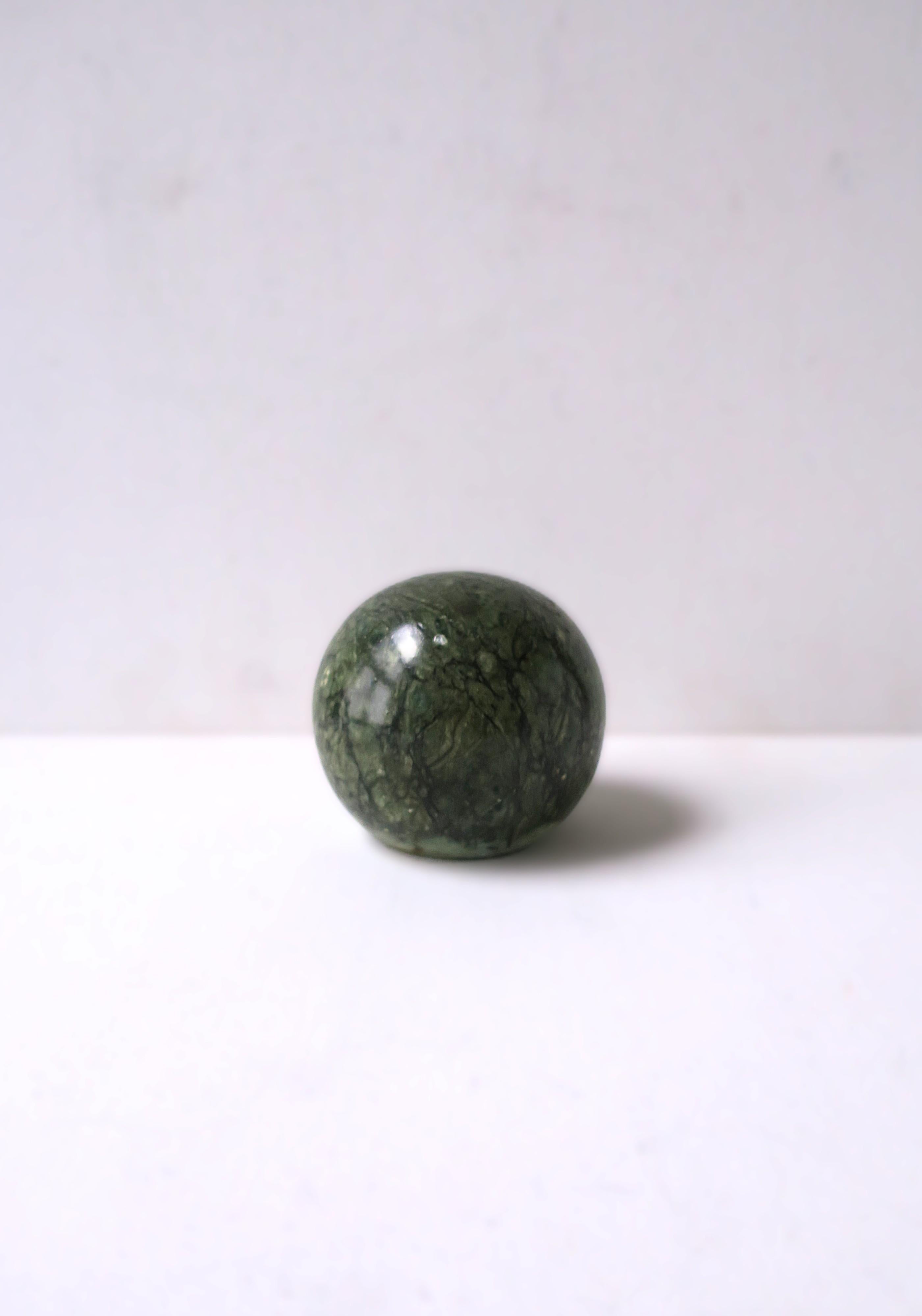Sfera di marmo di alabastro italiano in vendita 1