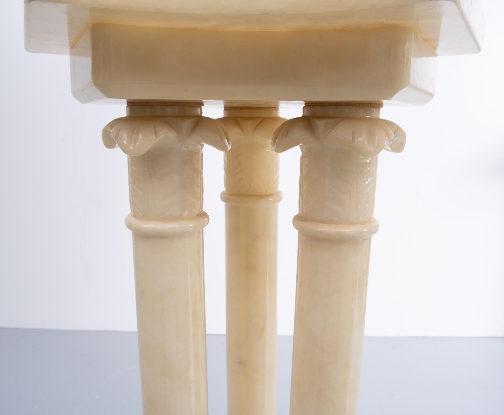 Italian Alabaster Pedestal, 1960s In Good Condition For Sale In Den Haag, NL