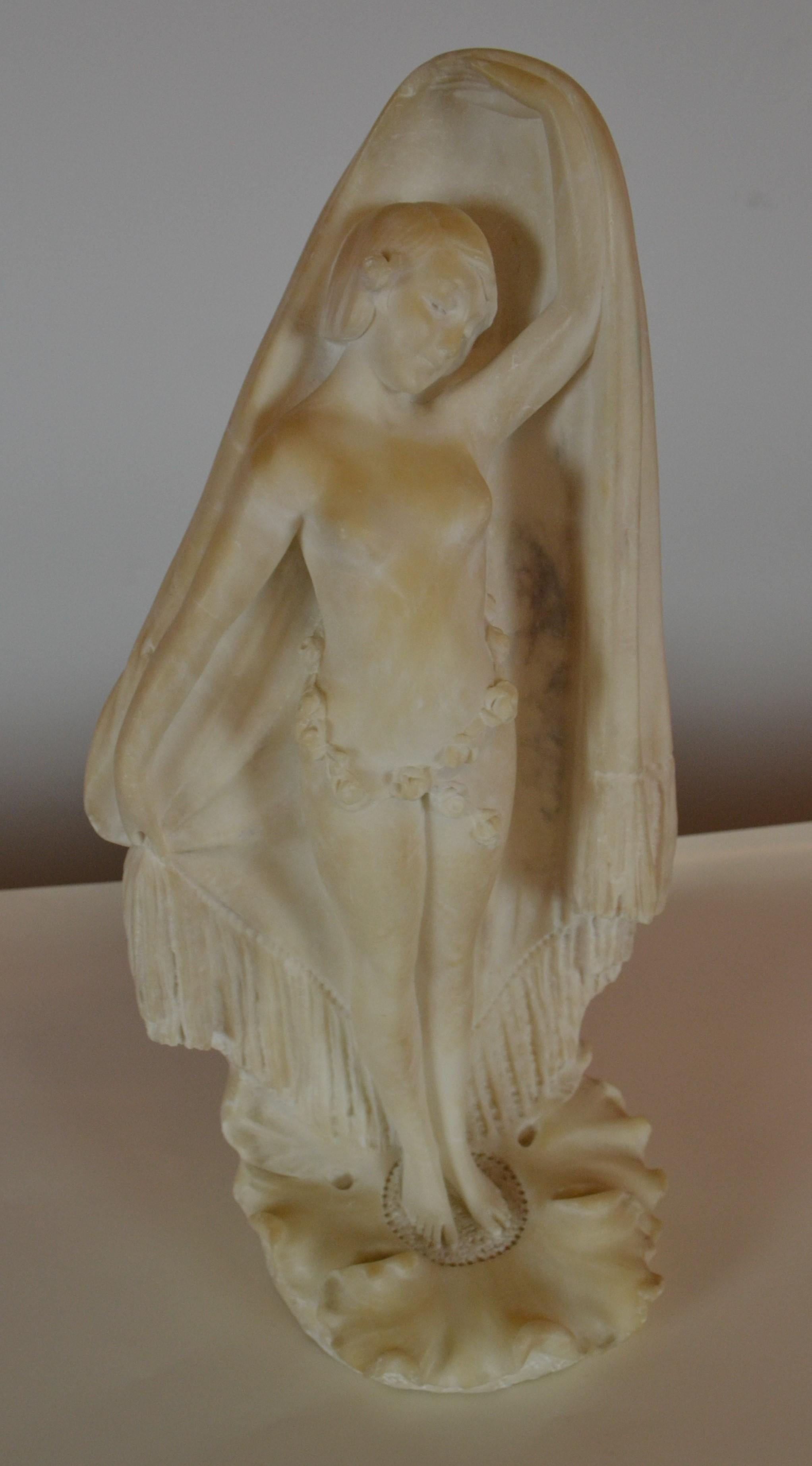 Statue italienne d'une fille en albâtre Bon état - En vente à Pomona, CA