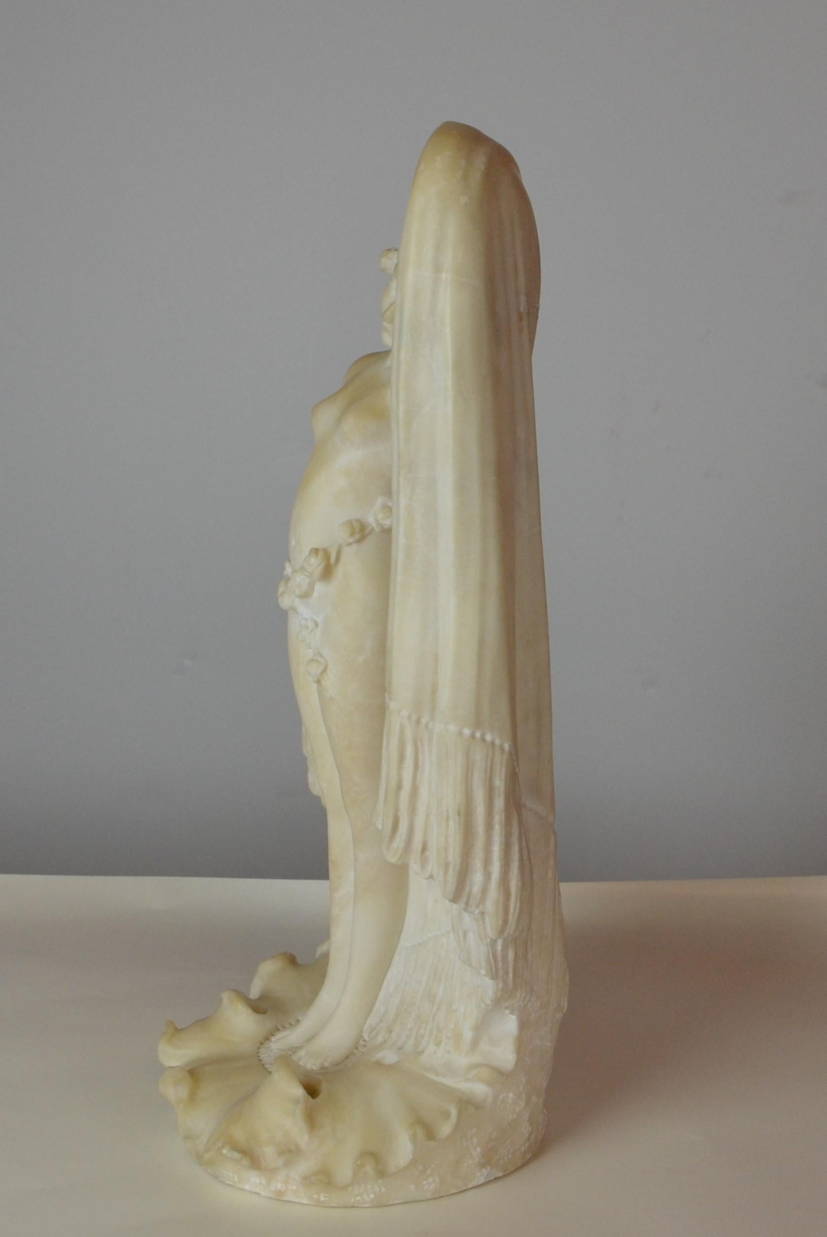 Albâtre Statue italienne d'une fille en albâtre en vente