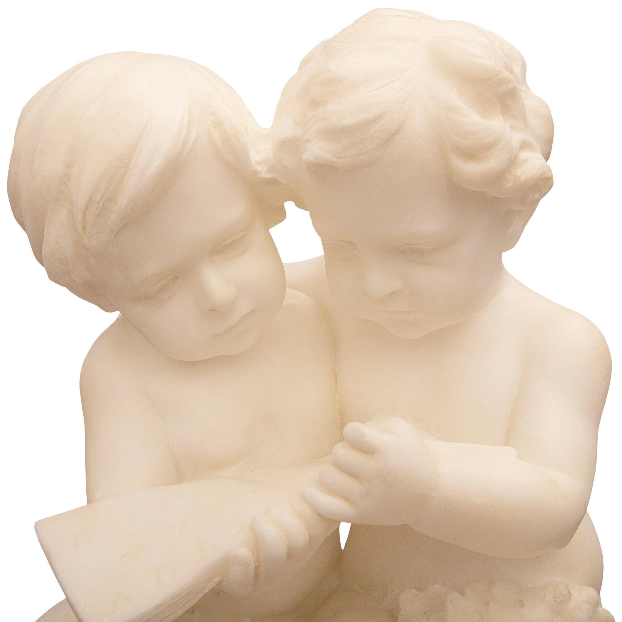 XIX secolo Statua italiana in alabastro di due putti, firmata da E. Battiglia in vendita