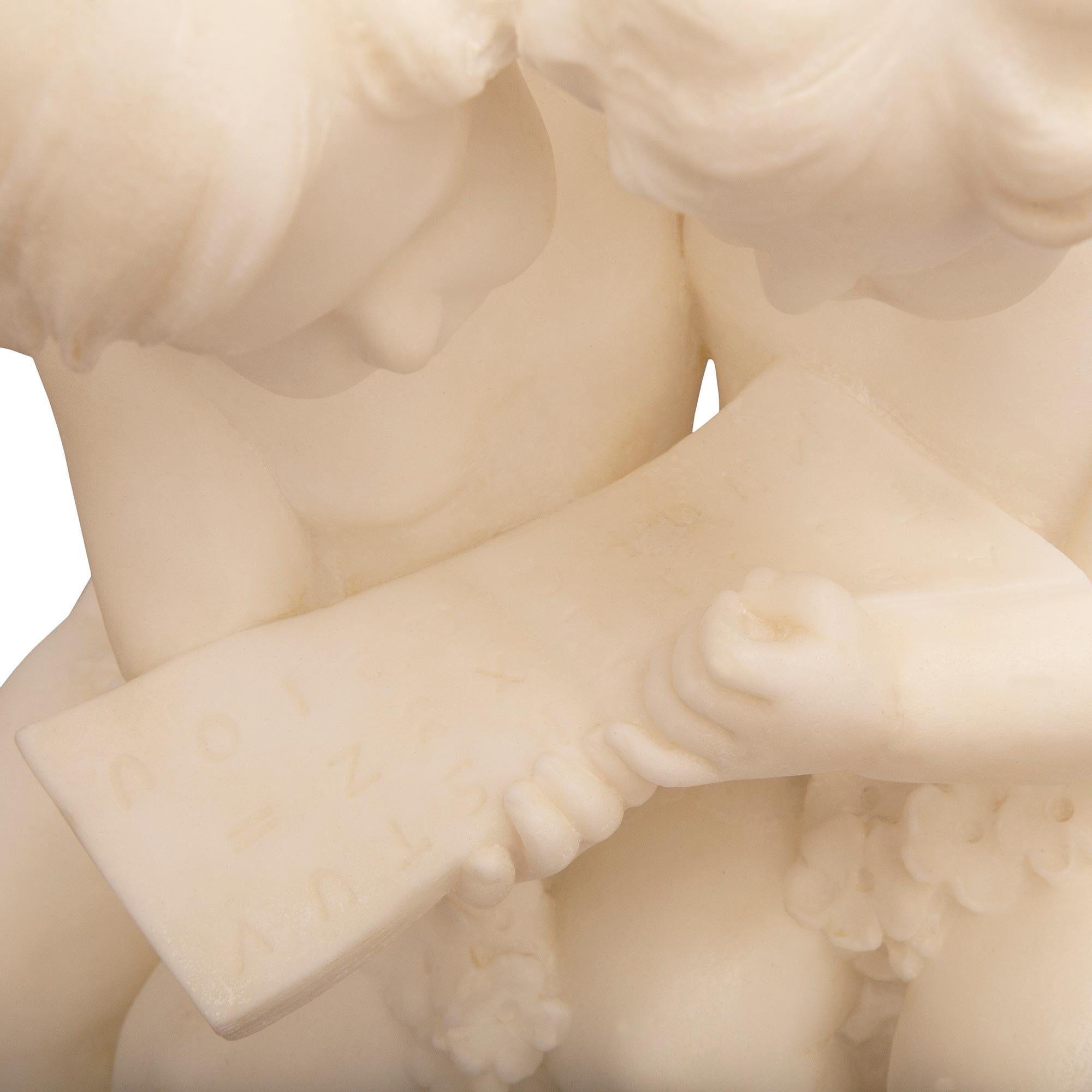 Statua italiana in alabastro di due putti, firmata da E. Battiglia in vendita 1
