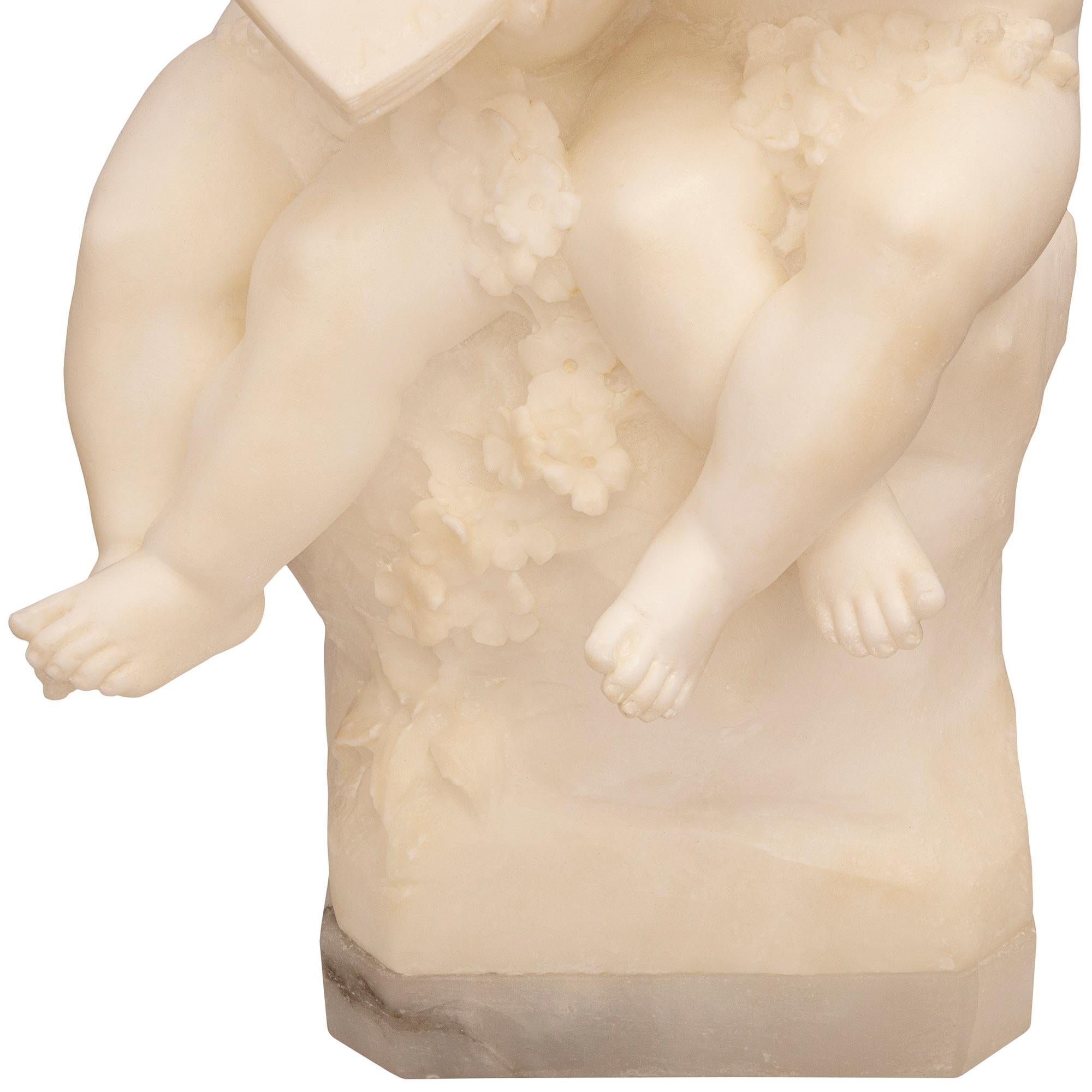 Statua italiana in alabastro di due putti, firmata da E. Battiglia in vendita 2