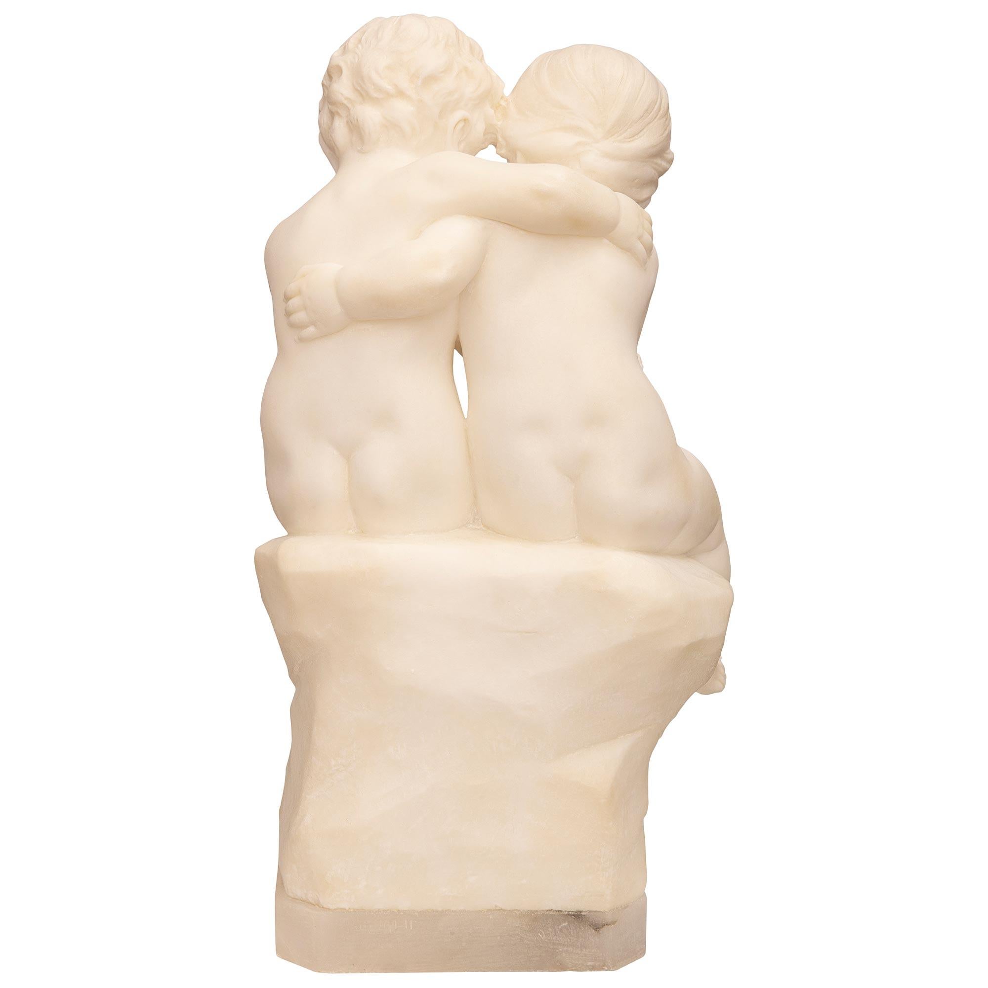 Statua italiana in alabastro di due putti, firmata da E. Battiglia in vendita 3