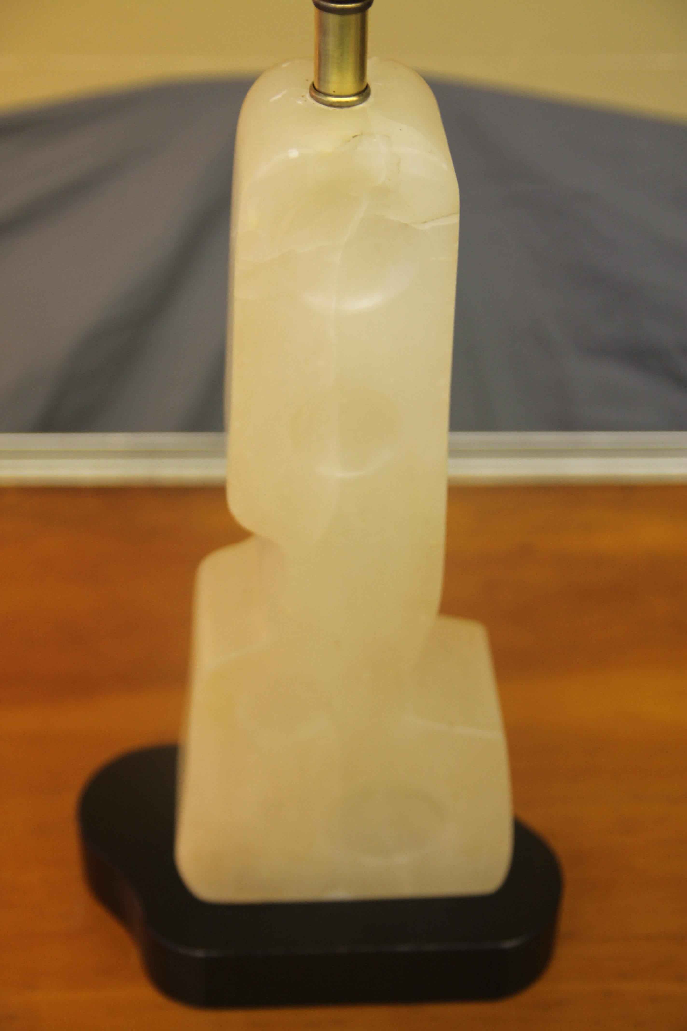Wonderful Italian alabaster table lamp. This great lamp with its subtle circles that are carved in the lamp is from the late 1950's.