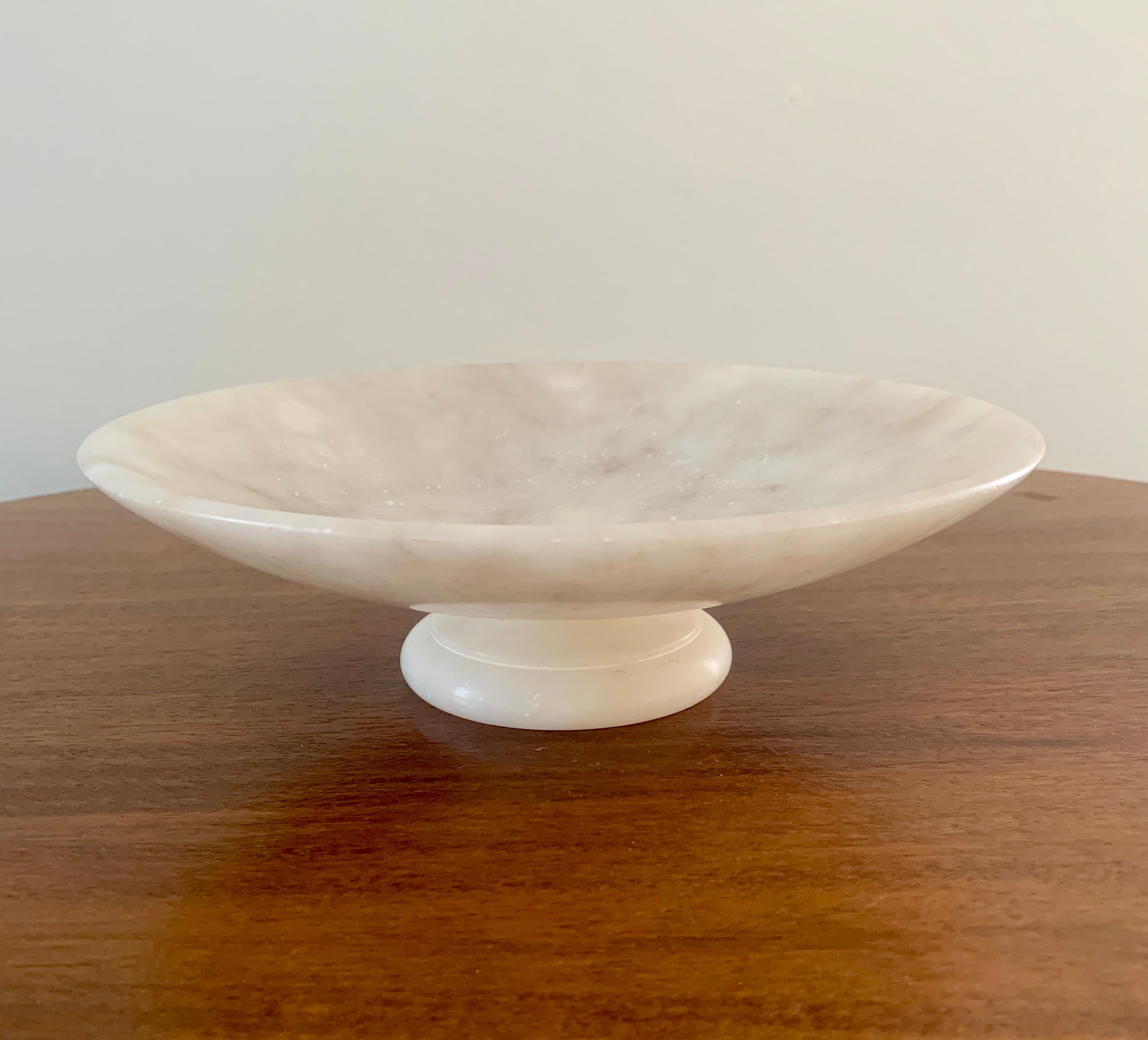 A stunning alabaster tazza

Italy, Circa 1960s

Measures: 9.63