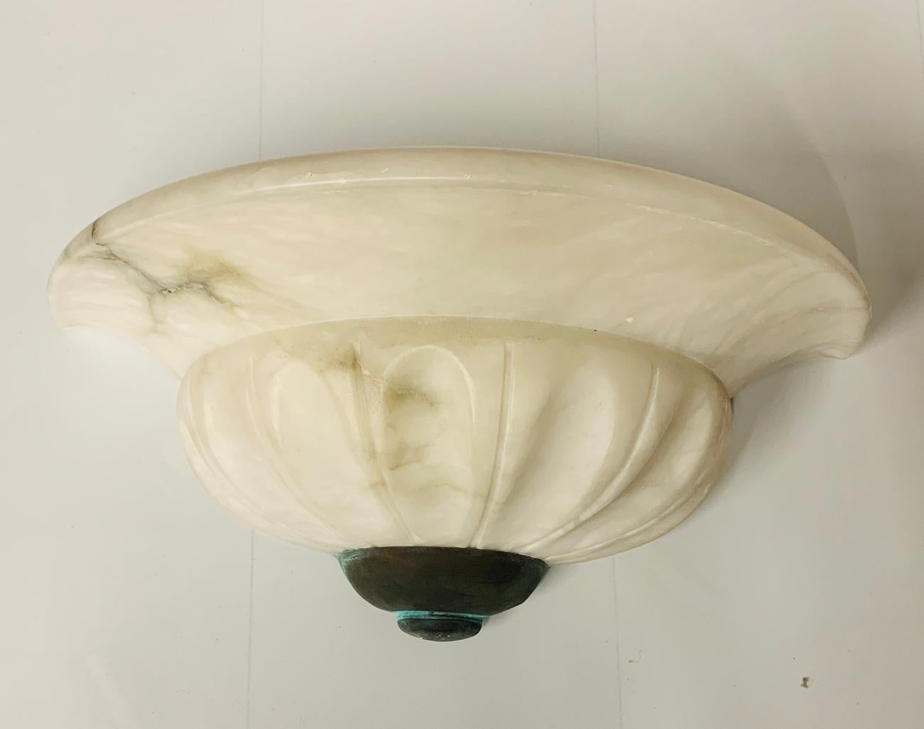 Vintage alabaster and bronze wall sconce made in Italy, in very good vintage condition.
Measurements:
13.50 inches wide x 6.25 inches high x 7 inches projection from wall.

Hardwired.