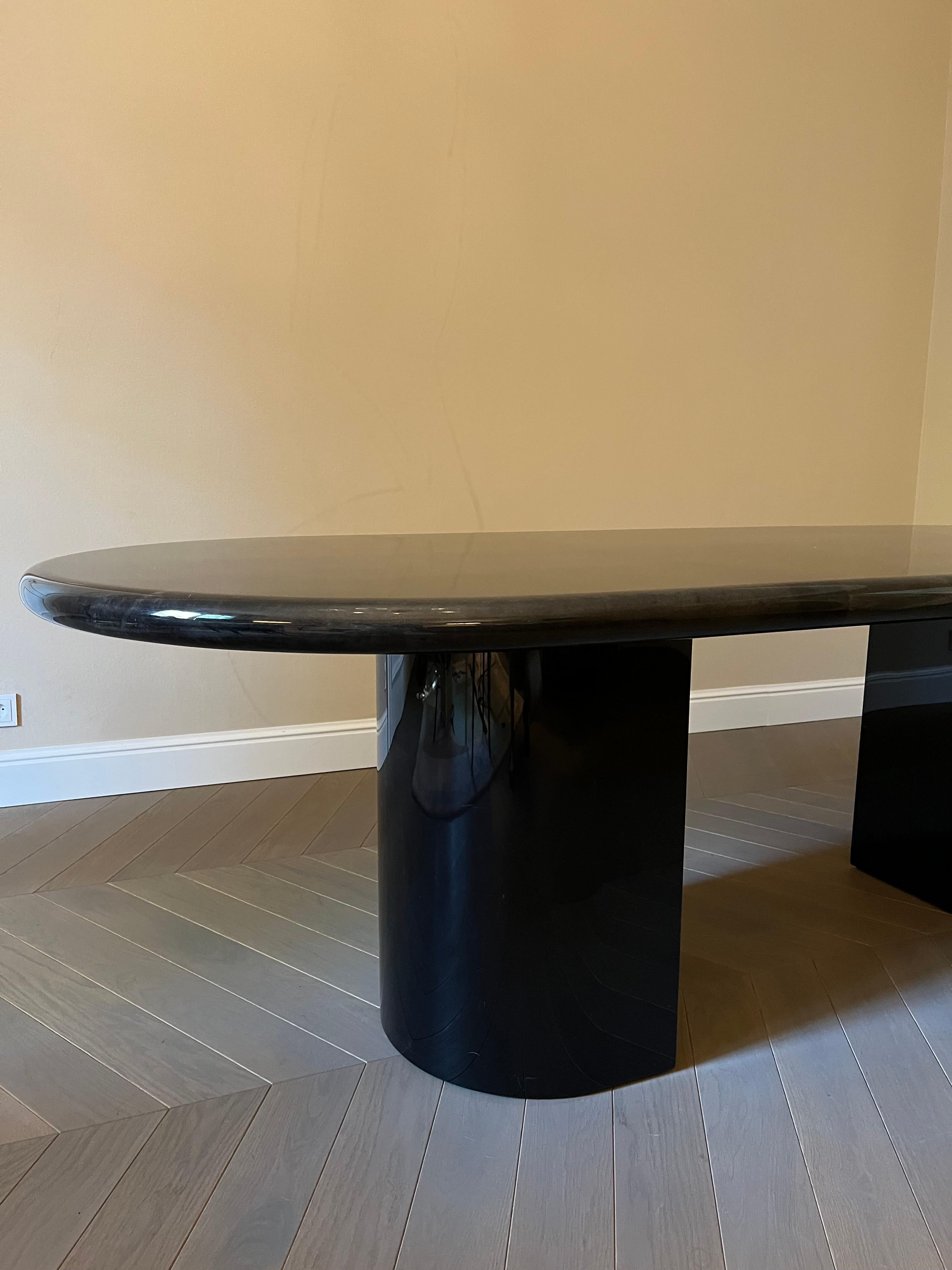 Mid-Century Modern Table de salle à manger italienne ovale Aldo Tura en peau de chèvre en vente