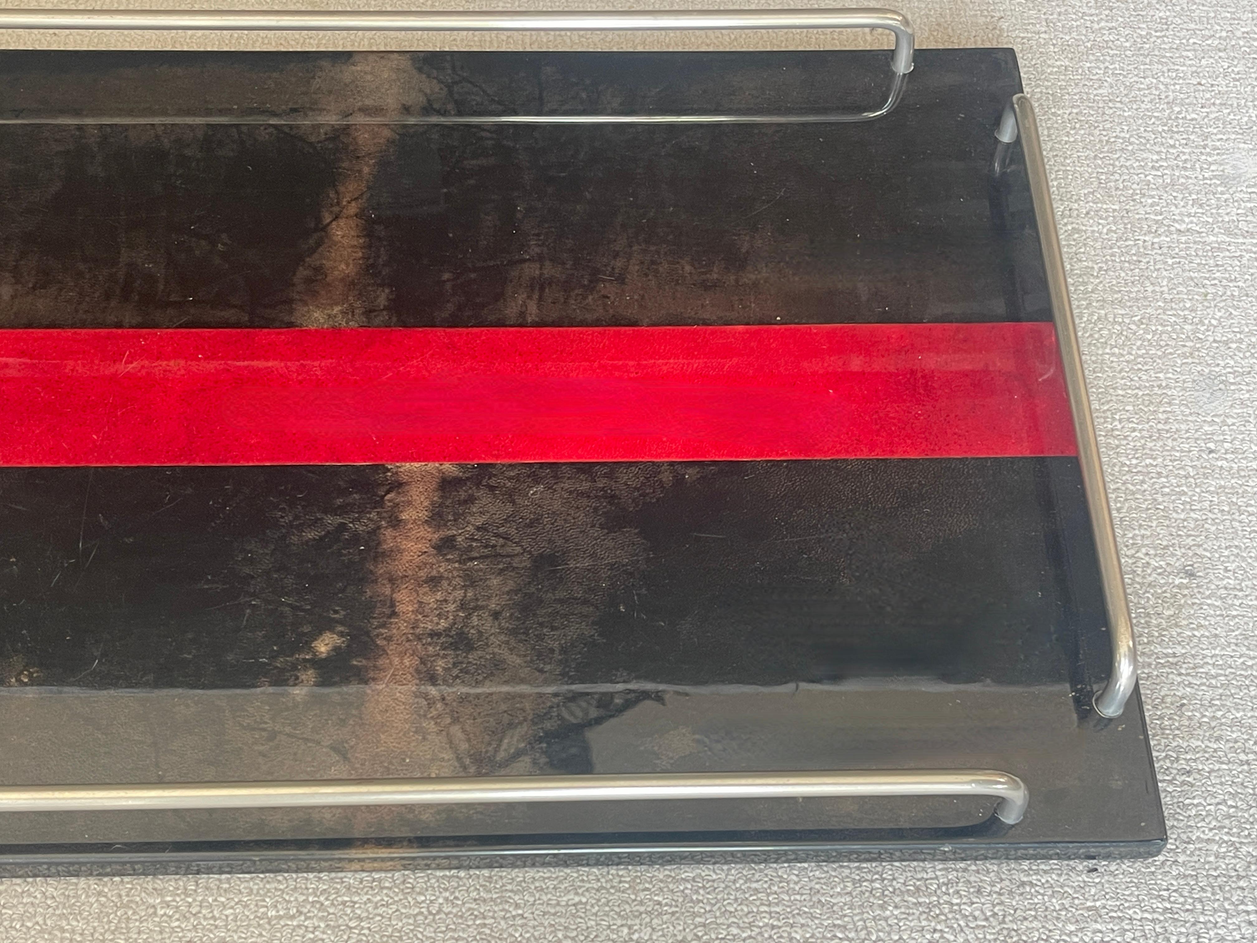 Cuir de chèvre Grande peau de chèvre laquée en brun et rouge, Aldo Tura, Italie, années 1960 en vente