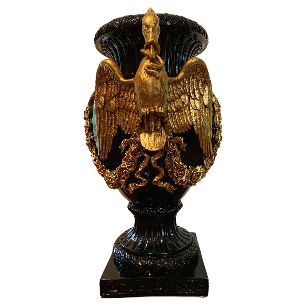 Lussuoso vaso Alexandria - Un capolavoro di opulenza e storia

Immagina la trasformazione del vaso Alexandria nella tua casa, un pezzo che emana grandezza e storia in ogni dettaglio. Quando si tracciano le curve eleganti del suo corpo scuro e