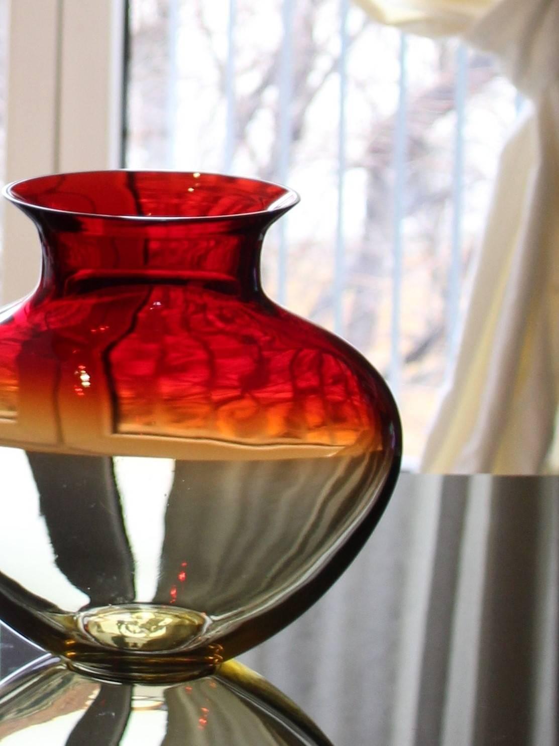 Late 20th Century Italian Alfredo Barbini Murano Glass Vase, 1970s
