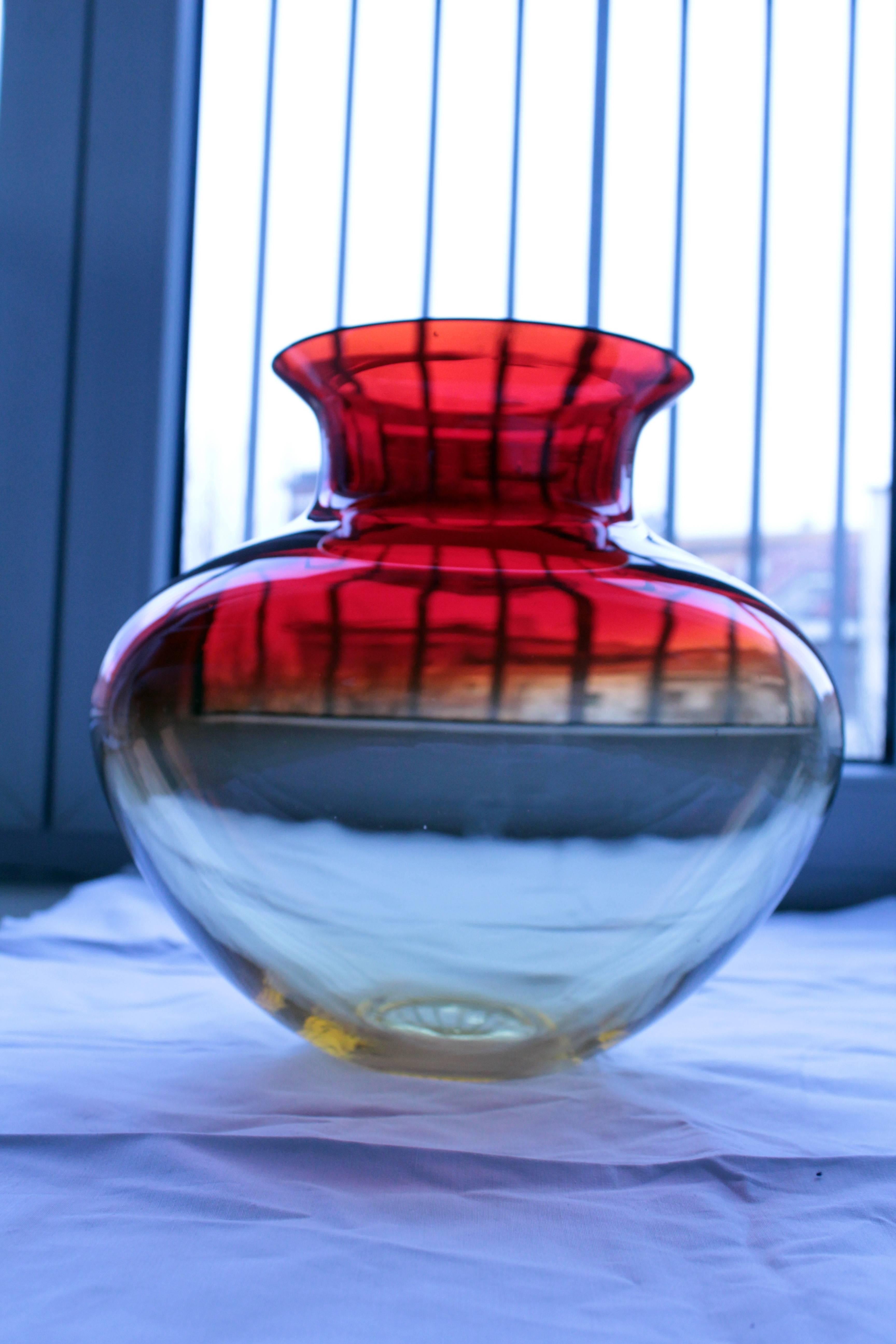 Italian Alfredo Barbini Murano Glass Vase, 1970s 1