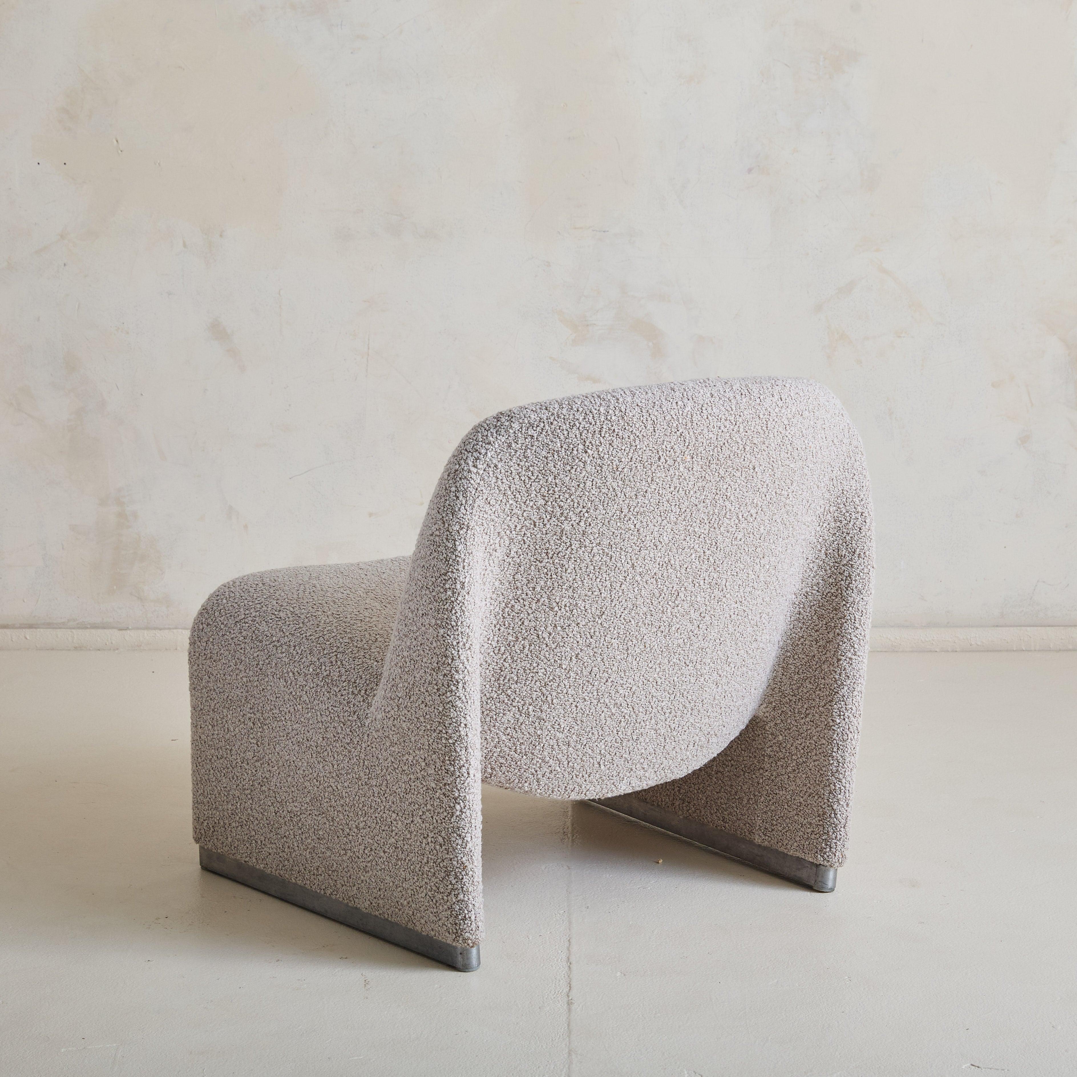 Italienischer Stuhl 'Alky' aus grauem Bouclé von Giancarlo PIretti für Castelli, 1969 im Zustand „Hervorragend“ im Angebot in Chicago, IL