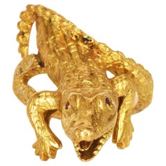 Italienischer strukturierter italienischer Alligator-Rubin-Cocktailring aus 18K Gelbgold