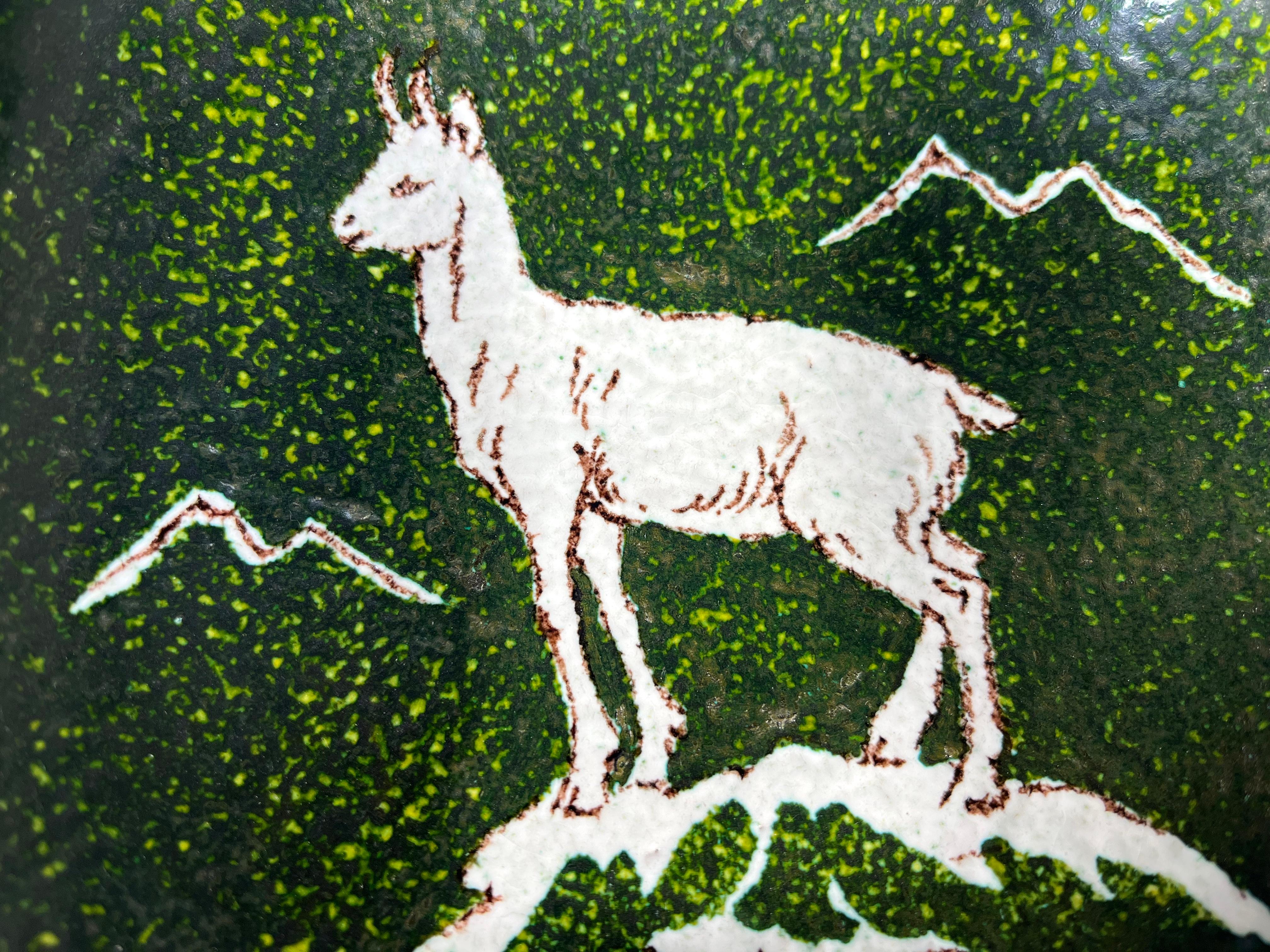 Peint à la main Chamois alpin italien, plat en céramique émaillé de lave grasse, Italie années 1960 en vente