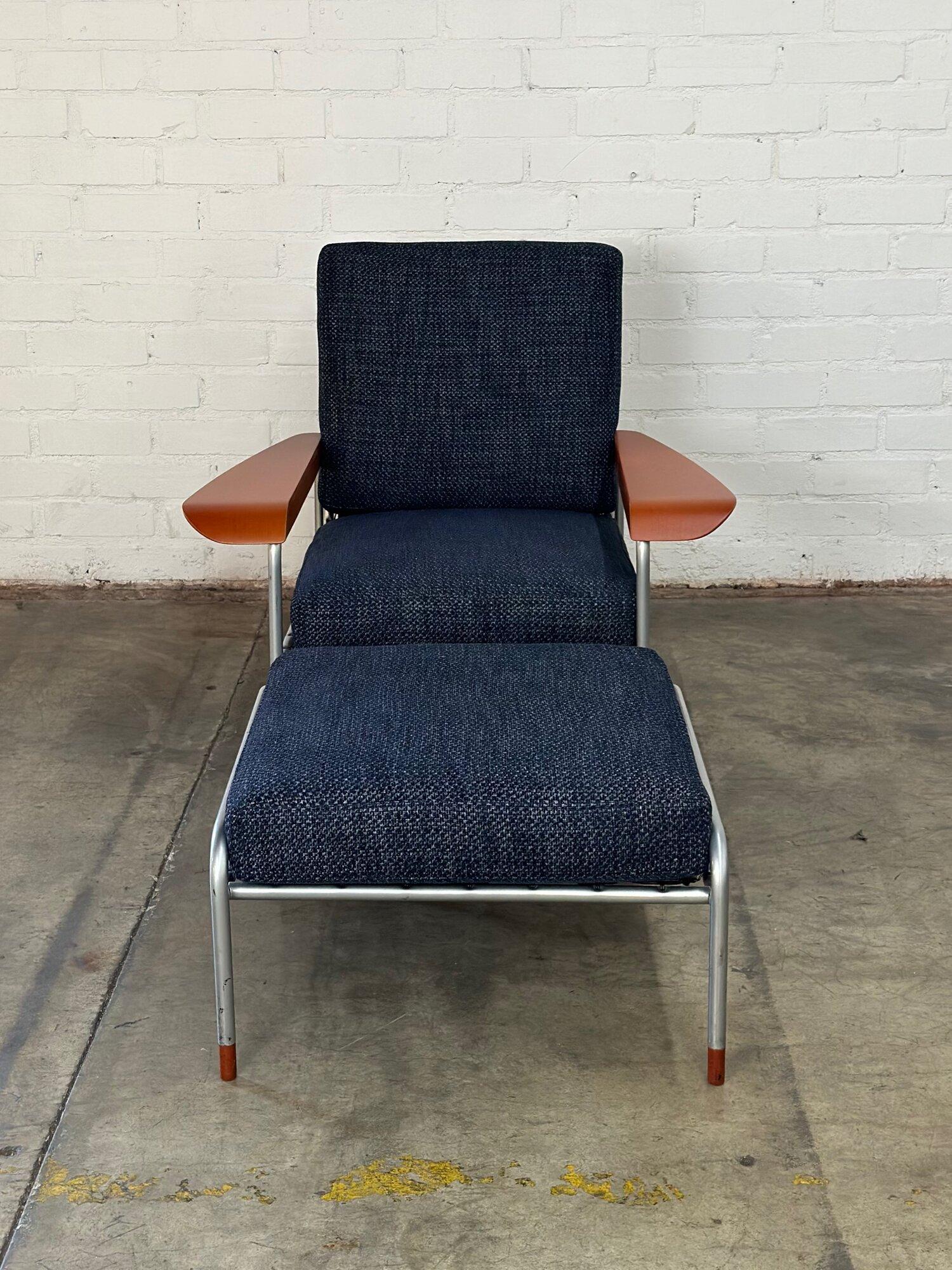 Italian Aluminum Lounge Chair & Ottoman- Set For Sale 7