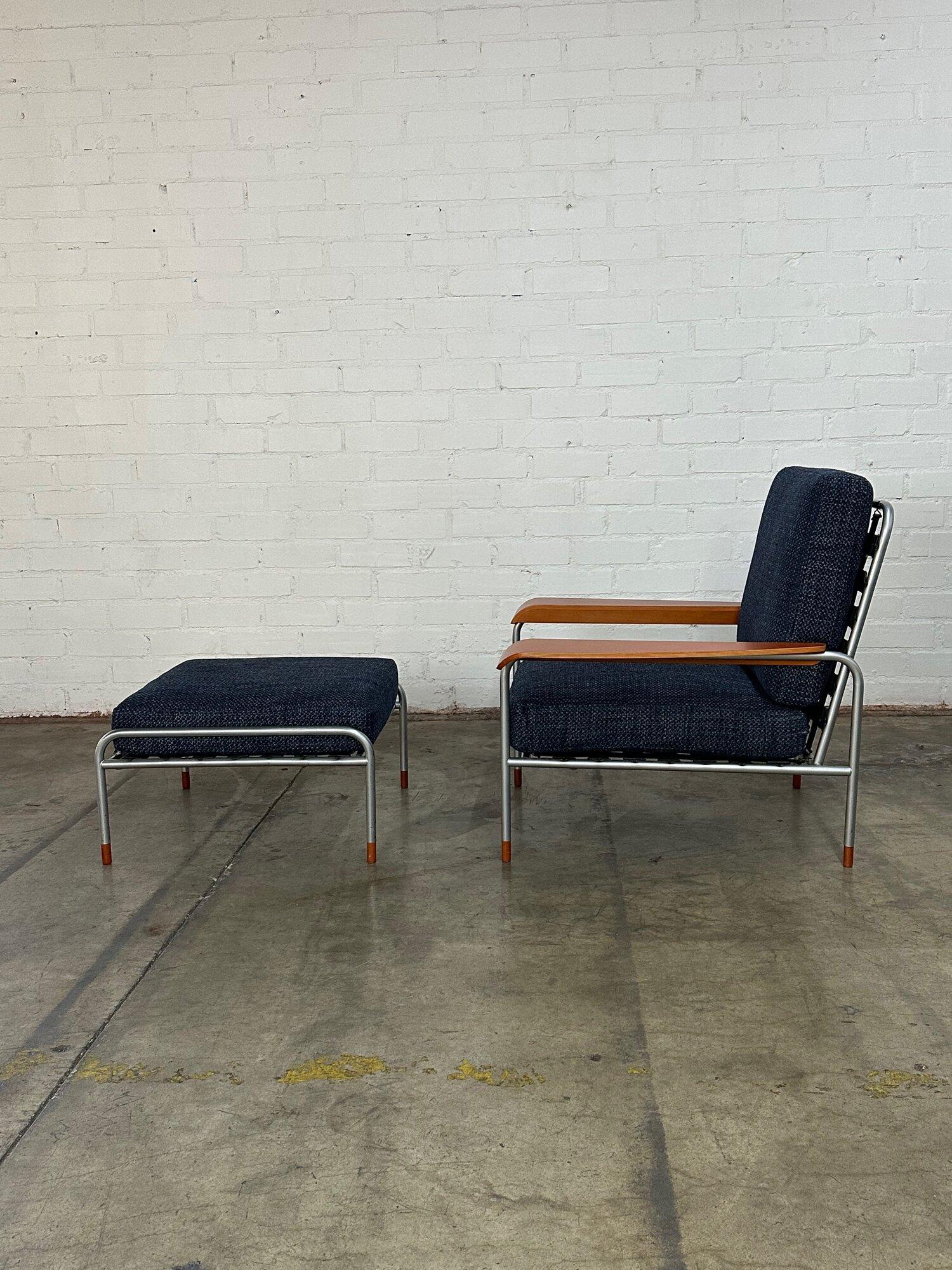 Mid-Century Modern Italian Aluminum Lounge Chair & Ottoman- Set For Sale