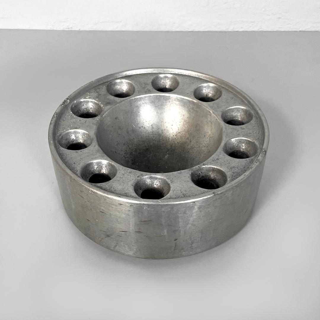 Italian aluminum umbrella stand Rain Bowl by Sebastian Bergne for Driade, 1990s
Round umbrella stand mod. Rain Bowl entirely made of aluminum. In the upper part there are ten holes where it is possible to fit the tip of the umbrella. In the central
