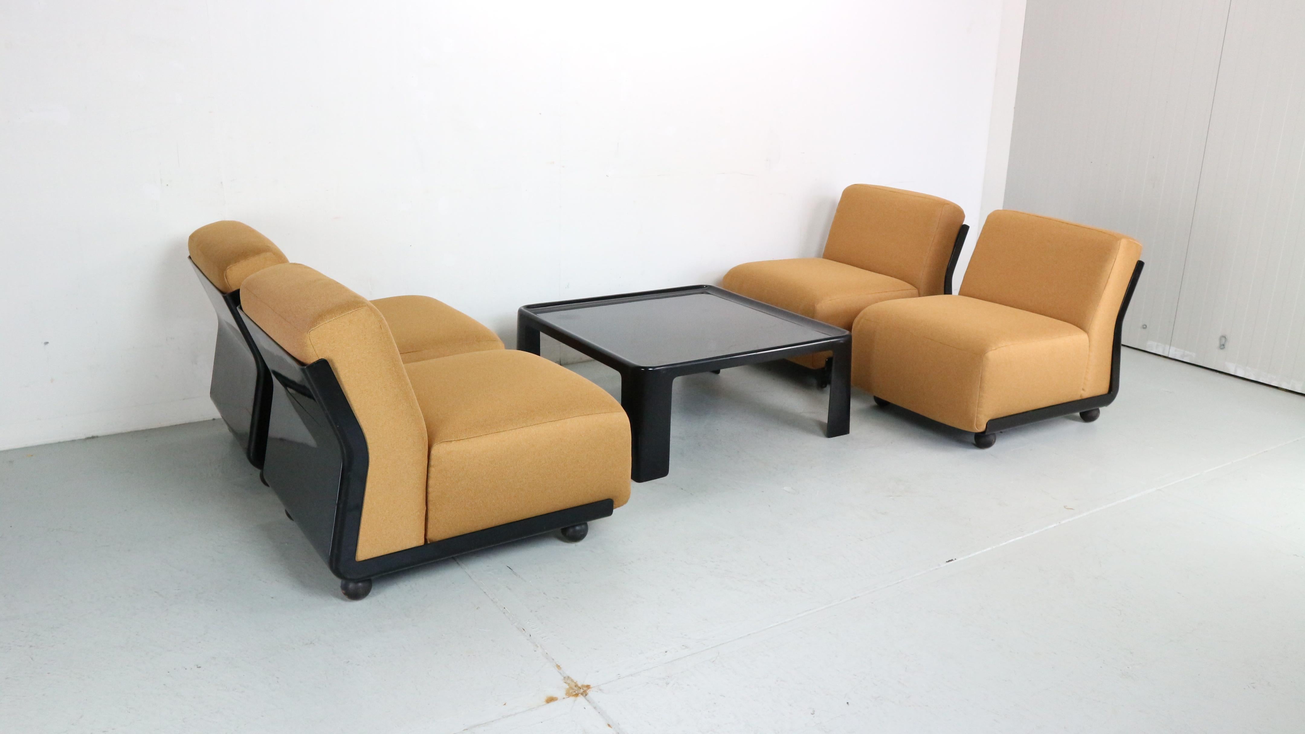 Italian Amanta 24 Chairs by Mario Bellini for C&B, 1970s In Fair Condition For Sale In The Hague, NL
