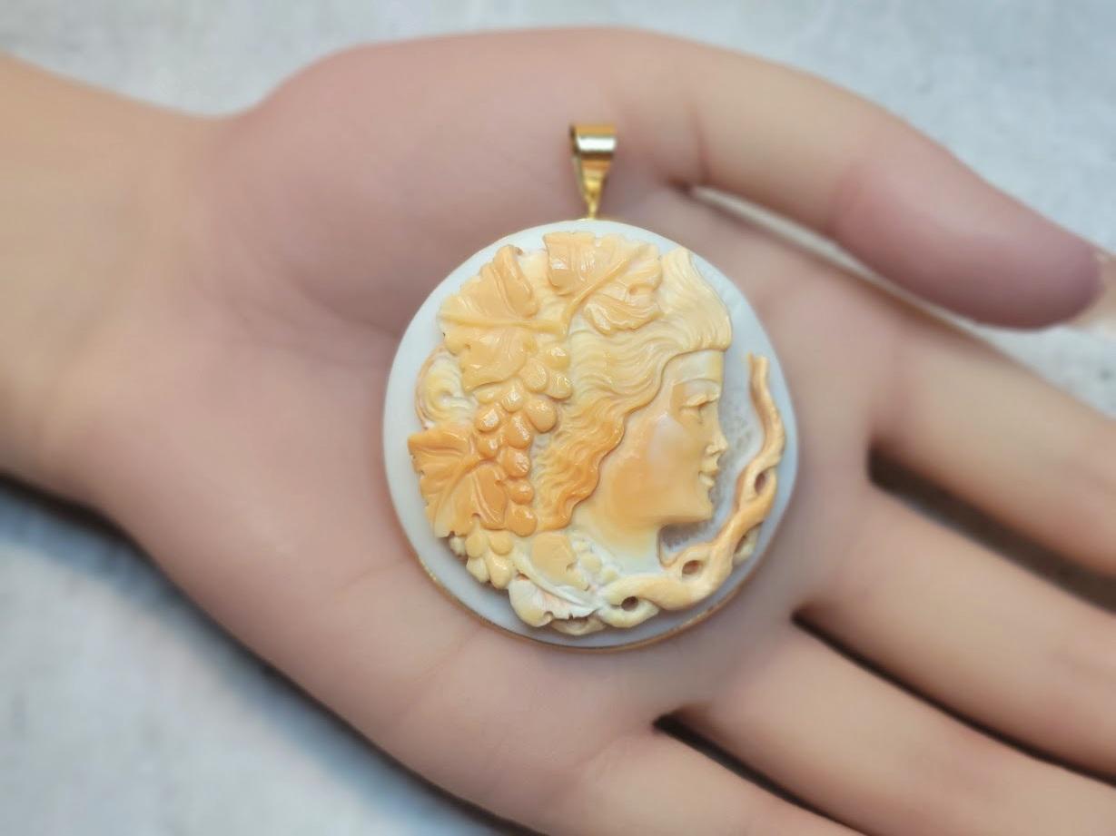 Amedeo Italian Shell Cameo 14K Gold Pendant Brooch For Sale 2