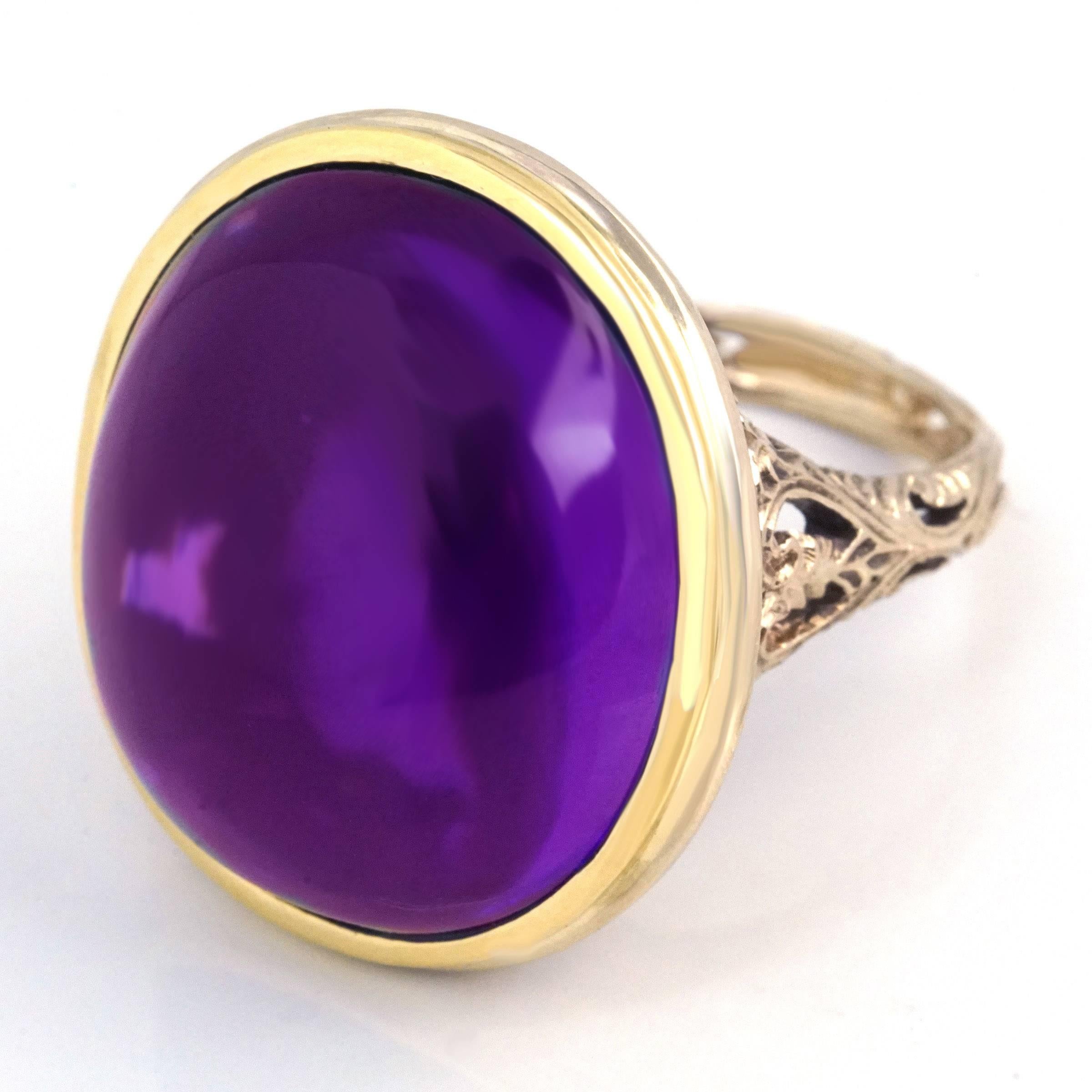 Italian Amethyst Cabochon Set Gold Ring In Excellent Condition In Litchfield, CT