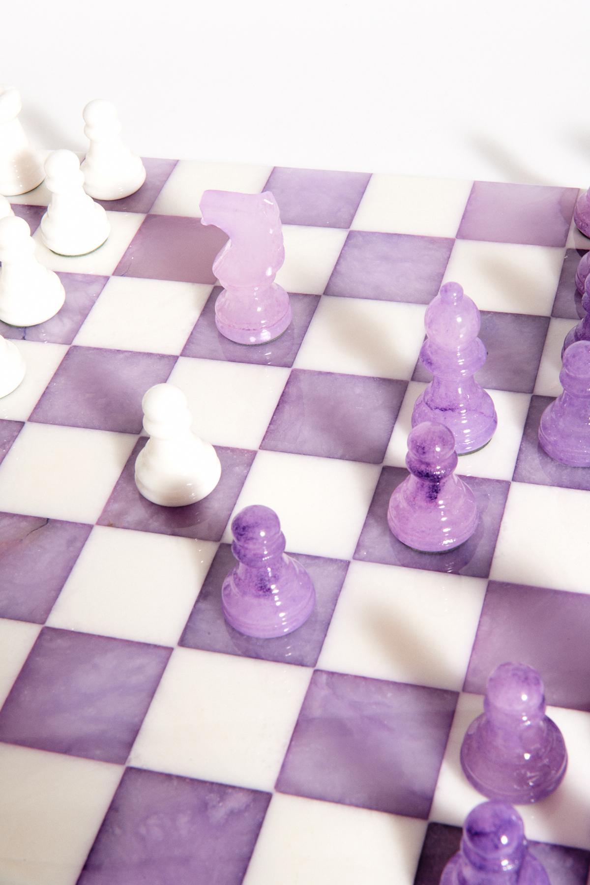 Italian Amethyst/White Large Alabaster Chess Set In New Condition For Sale In New York, NY