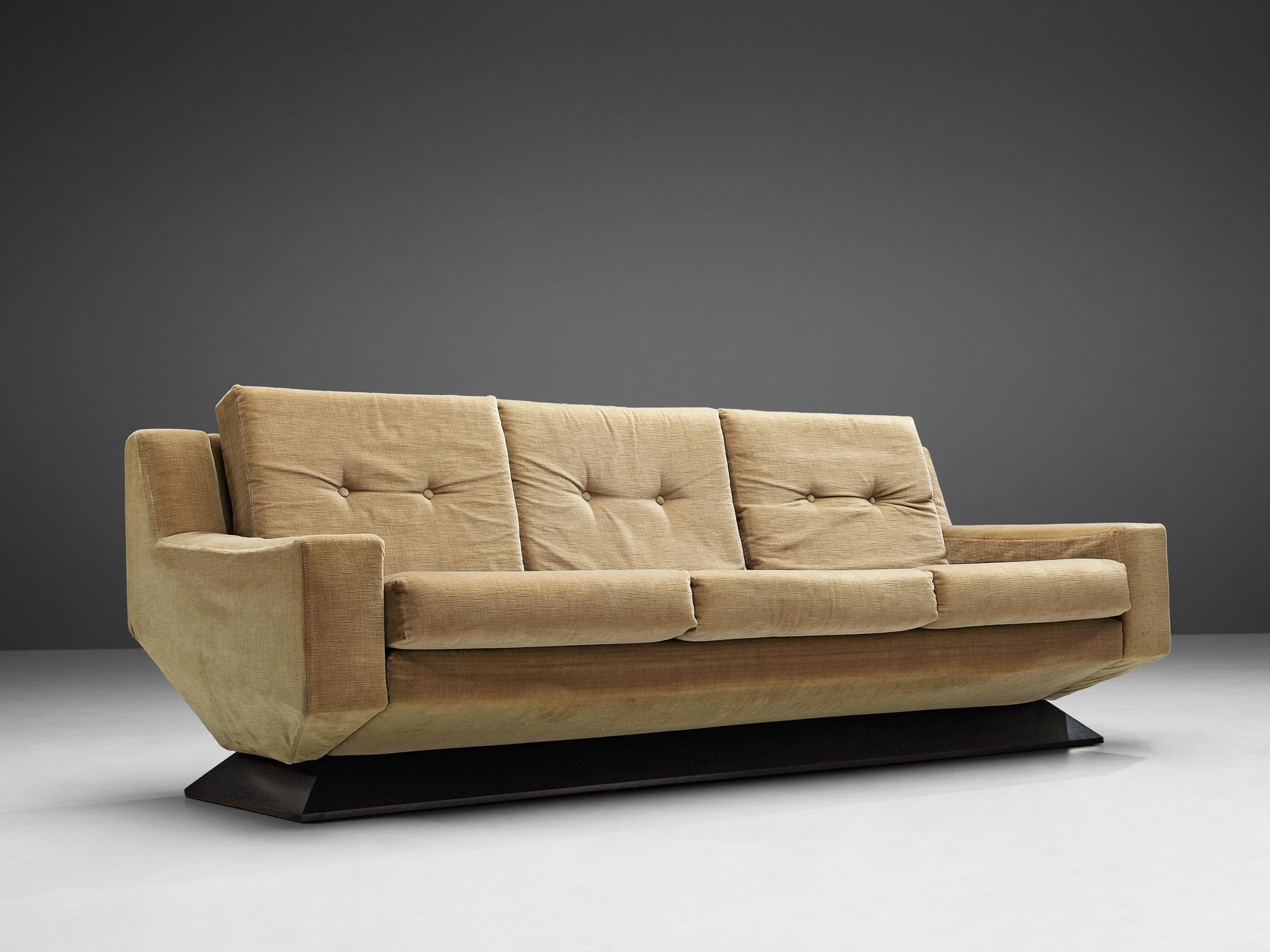 Sofa, velvet, wood, Italy, 1960s

Geometry is at the forefront of this sofa, expressed through clear lines and angular shapes. The sofa has a very dynamic and abundant appearance and the beige velvet upholstery gives this piece a luxurious feel. The