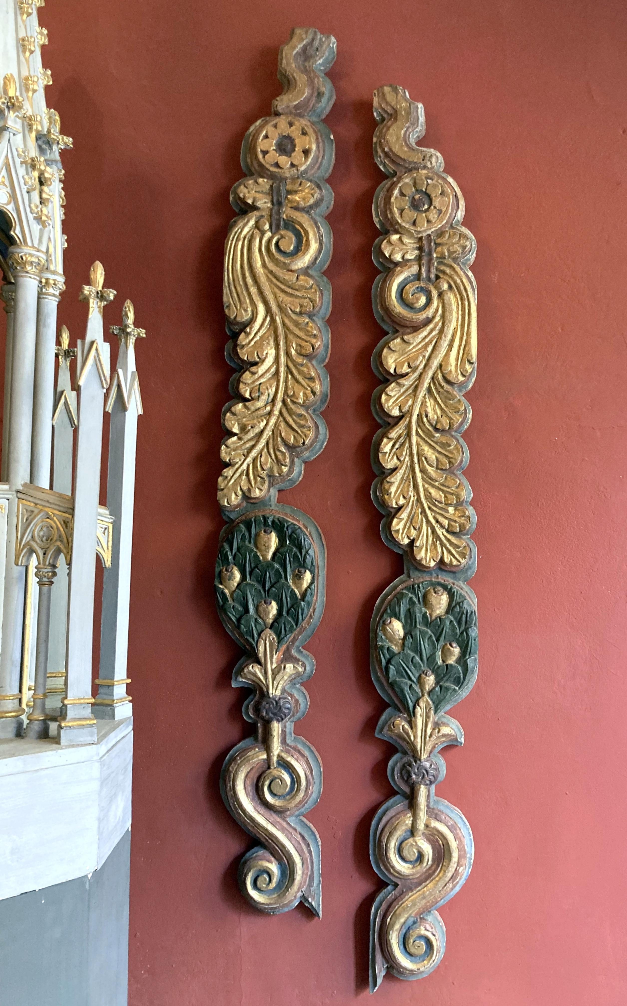 Frises de piliers italiennes anciennes du 18ème siècle sculptées à la main et peintes en polychrome en vente 1