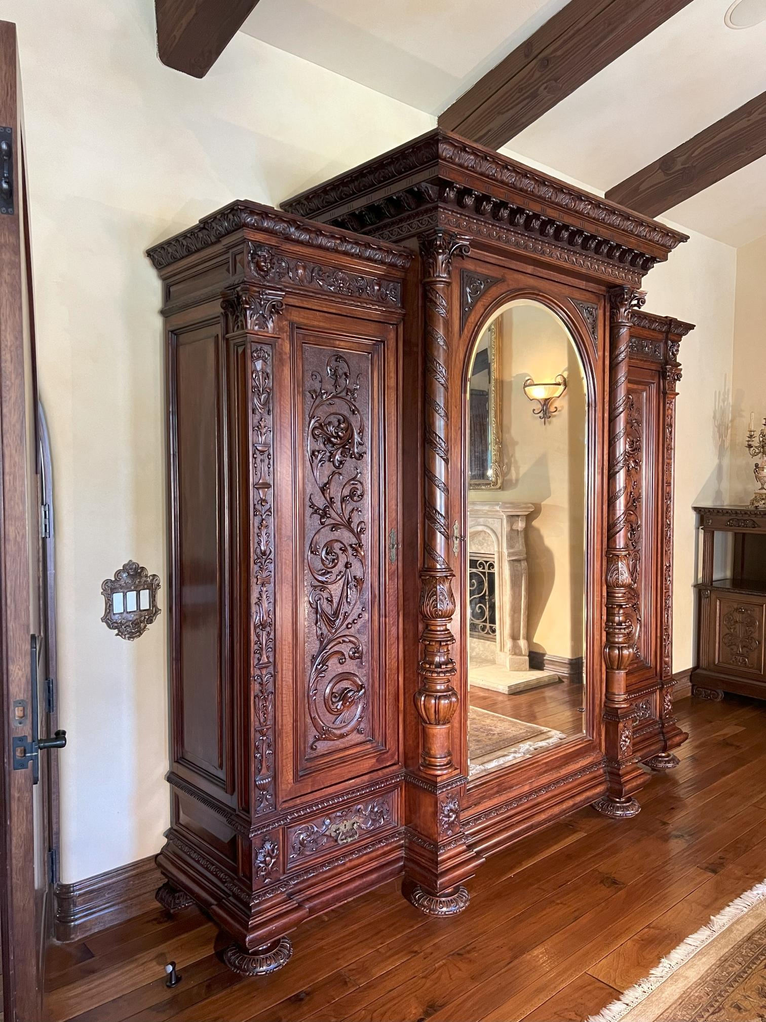 Neorinascimentale Armoire antico italiano del XIX secolo in stile rinascimentale di alta qualità in vendita