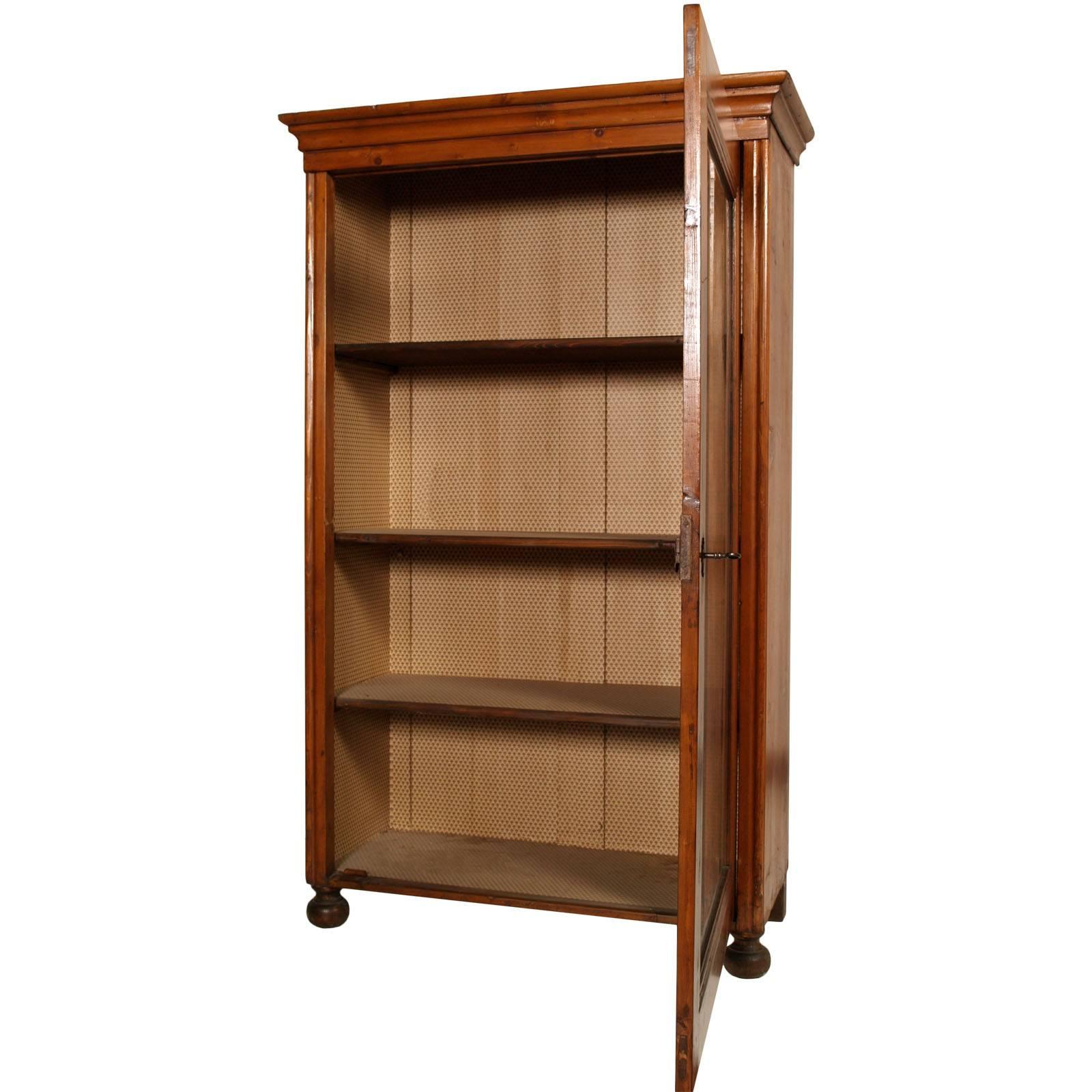 Original Italian late 19th century neoclassic bookcase in solid larch restored and wax polished.

Measures cm: H 180 x W 109 x D 53.