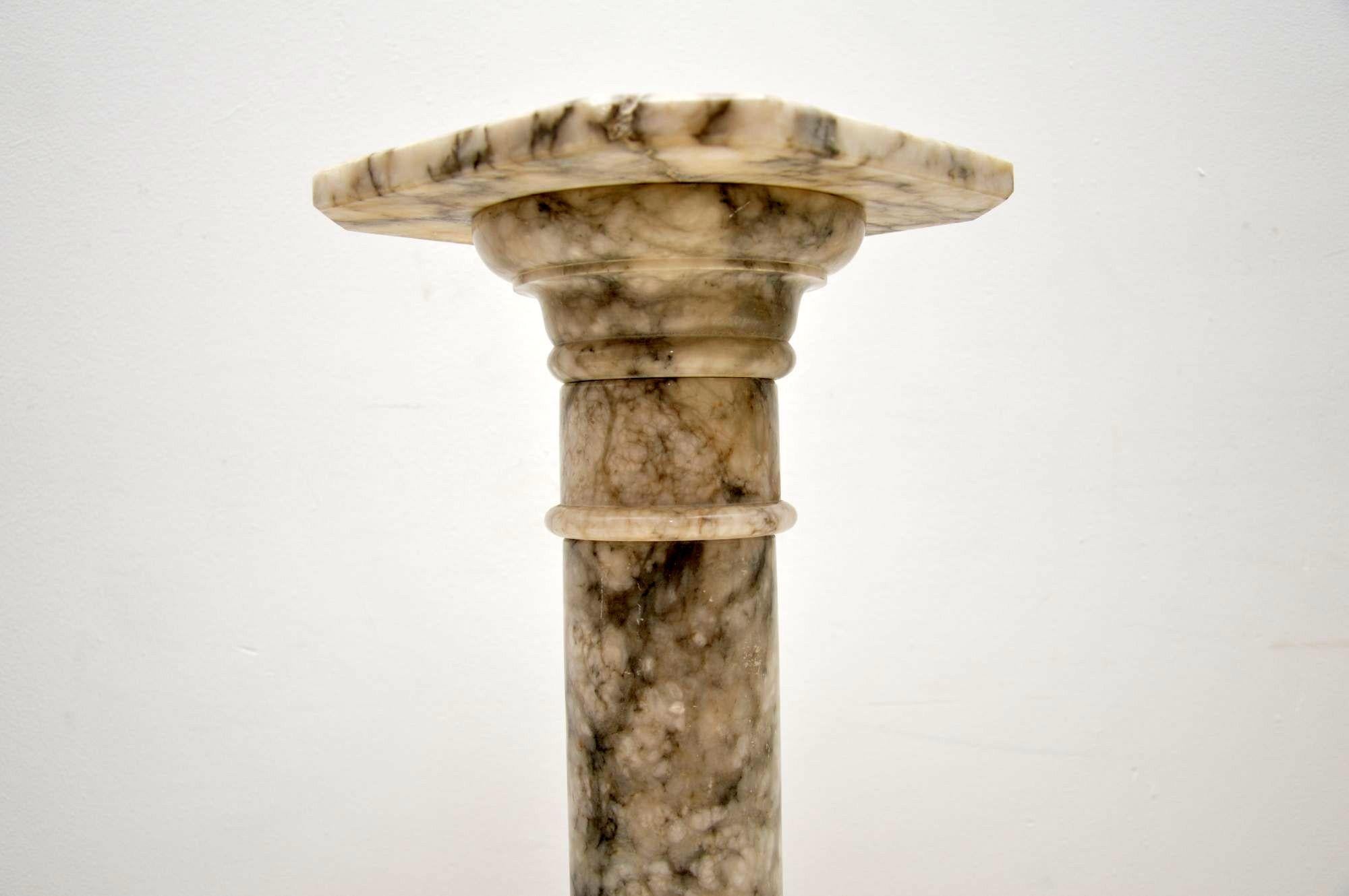 Italian Antique Alabaster Column In Good Condition In London, GB