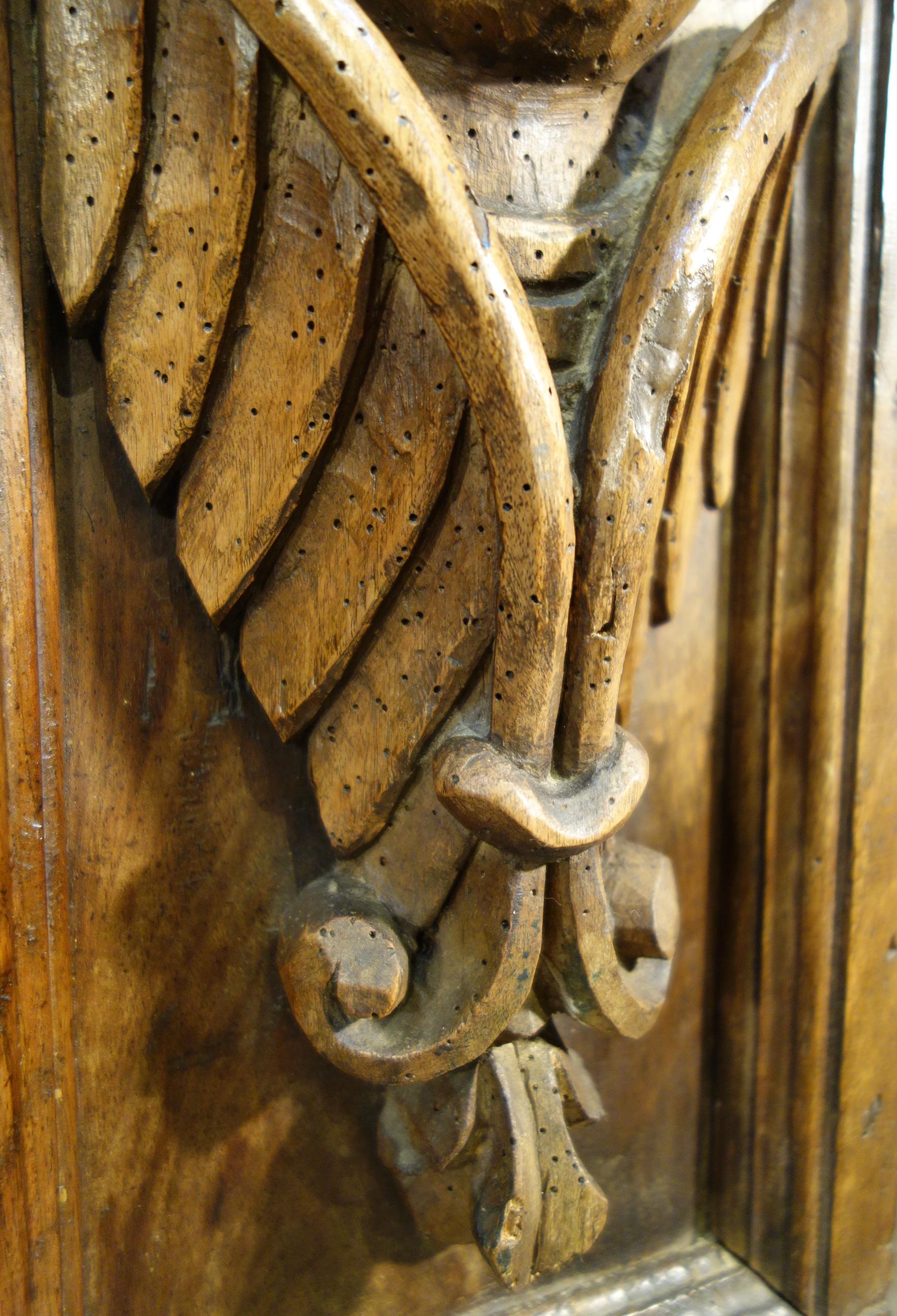 Italienisches antikes handgeschnitztes Balustradenfragment aus Nussbaumholz im Renaissance-Stil, um 1800 im Angebot 10