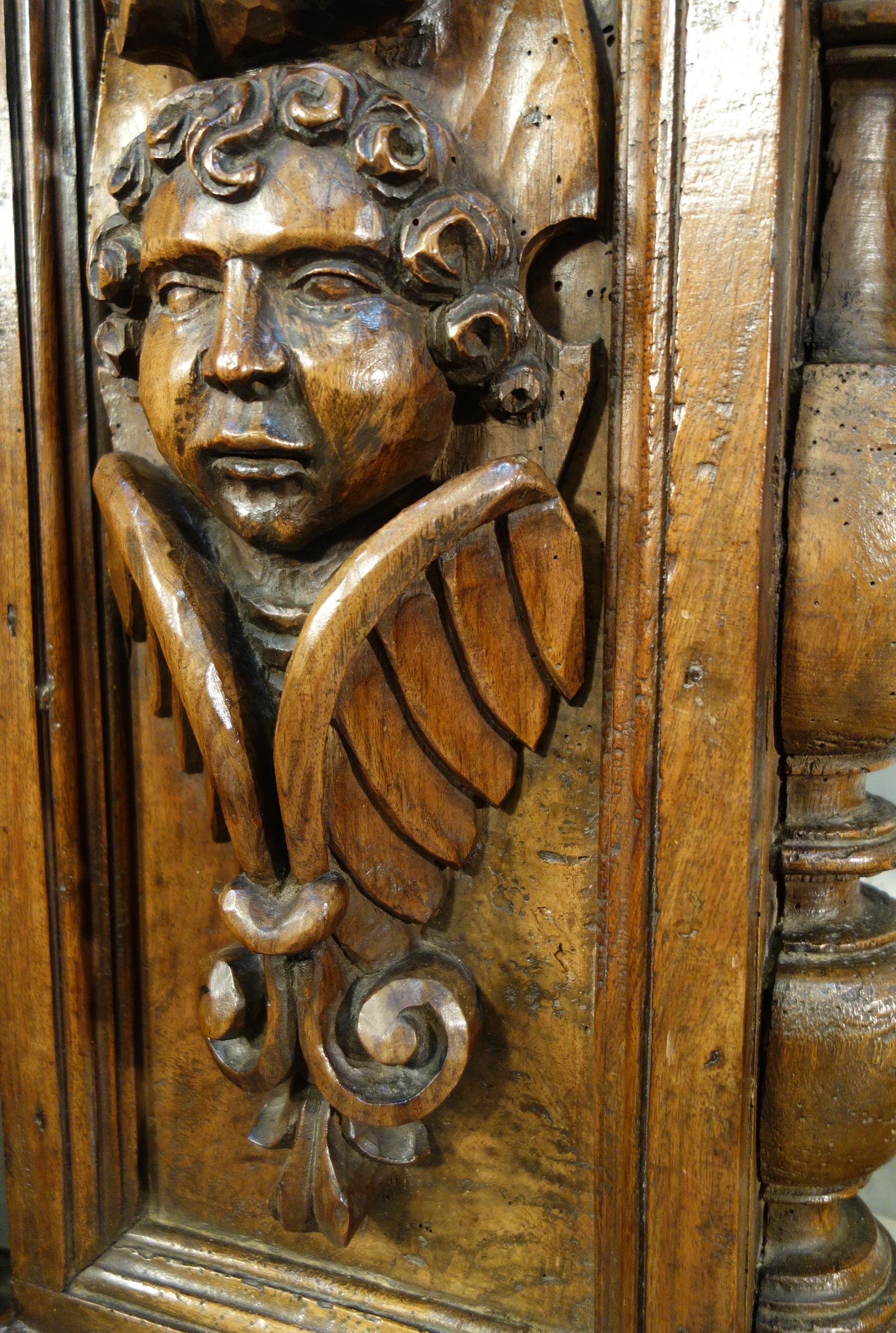 Italienisches antikes handgeschnitztes Balustradenfragment aus Nussbaumholz im Renaissance-Stil, um 1800 im Angebot 11