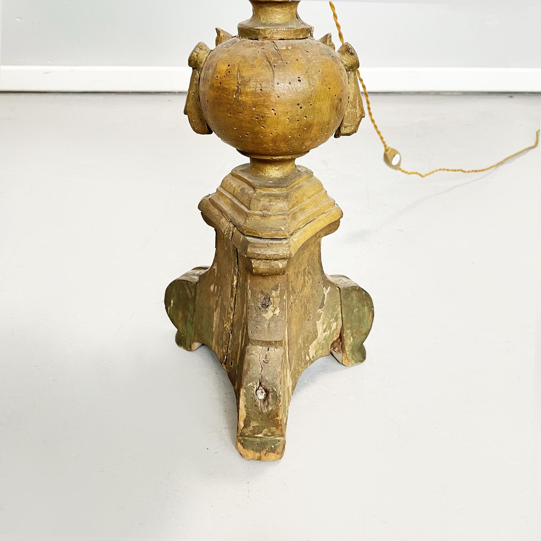 Lampes à candélabre italiennes anciennes en bois peint en or et tissu beige, années 1800 en vente 6