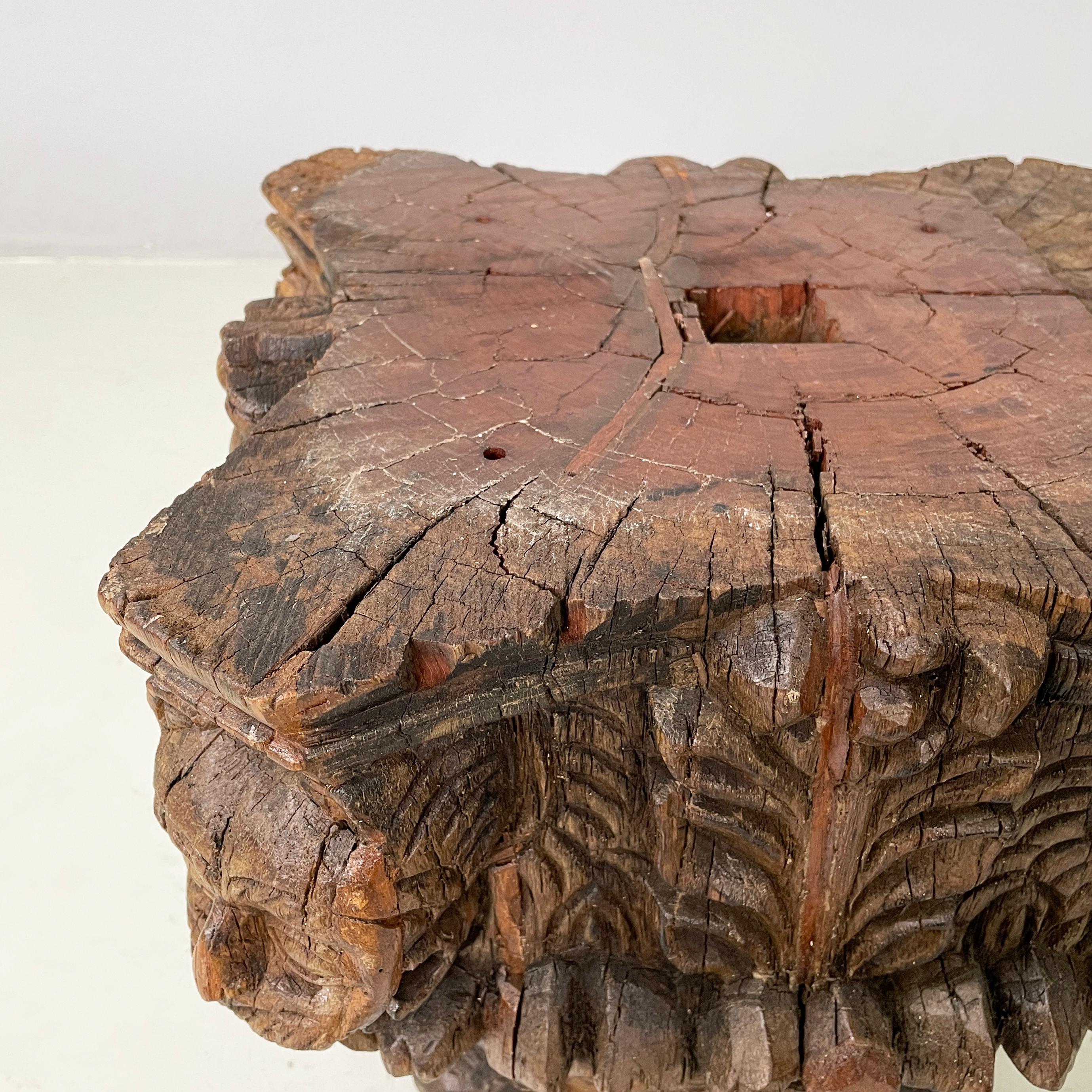 Antike italienische antike Kapitelle aus graviertem Holz mit Granatapfel und menschlichem Gesicht, 1600er Jahre im Angebot 8