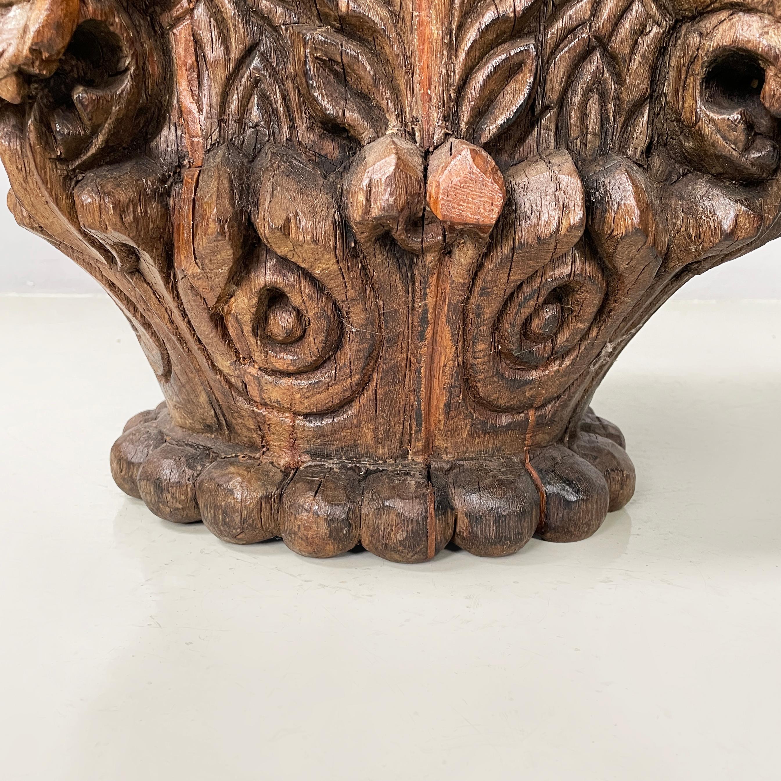 Antike italienische antike Kapitelle aus graviertem Holz mit Granatapfel und menschlichem Gesicht, 1600er Jahre im Angebot 11