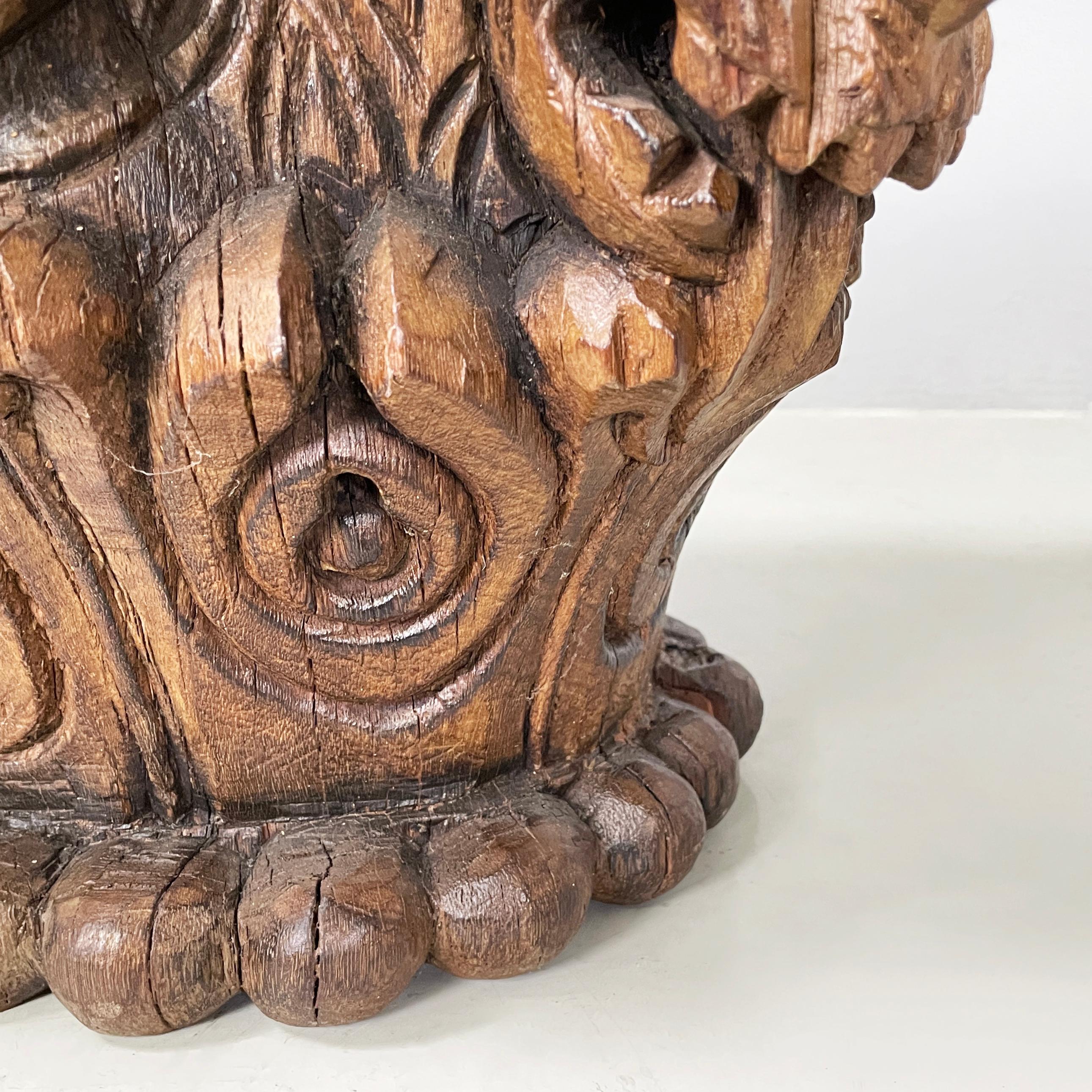Antike italienische antike Kapitelle aus graviertem Holz mit Granatapfel und menschlichem Gesicht, 1600er Jahre im Angebot 12