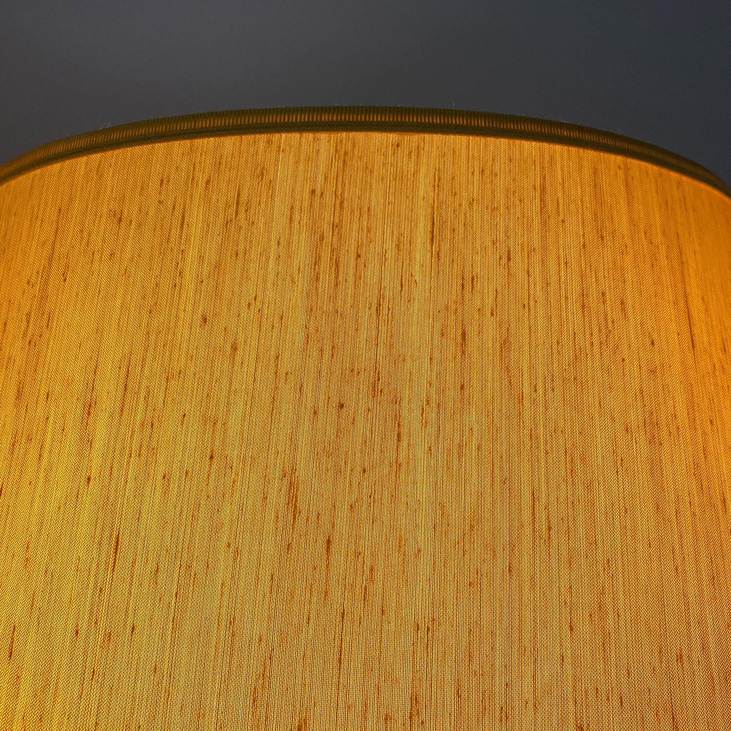 Italienische antike geschnitzte Stehlampen oder Fackelhalter aus Holz und gelbem Stoff, 1500 im Angebot 10