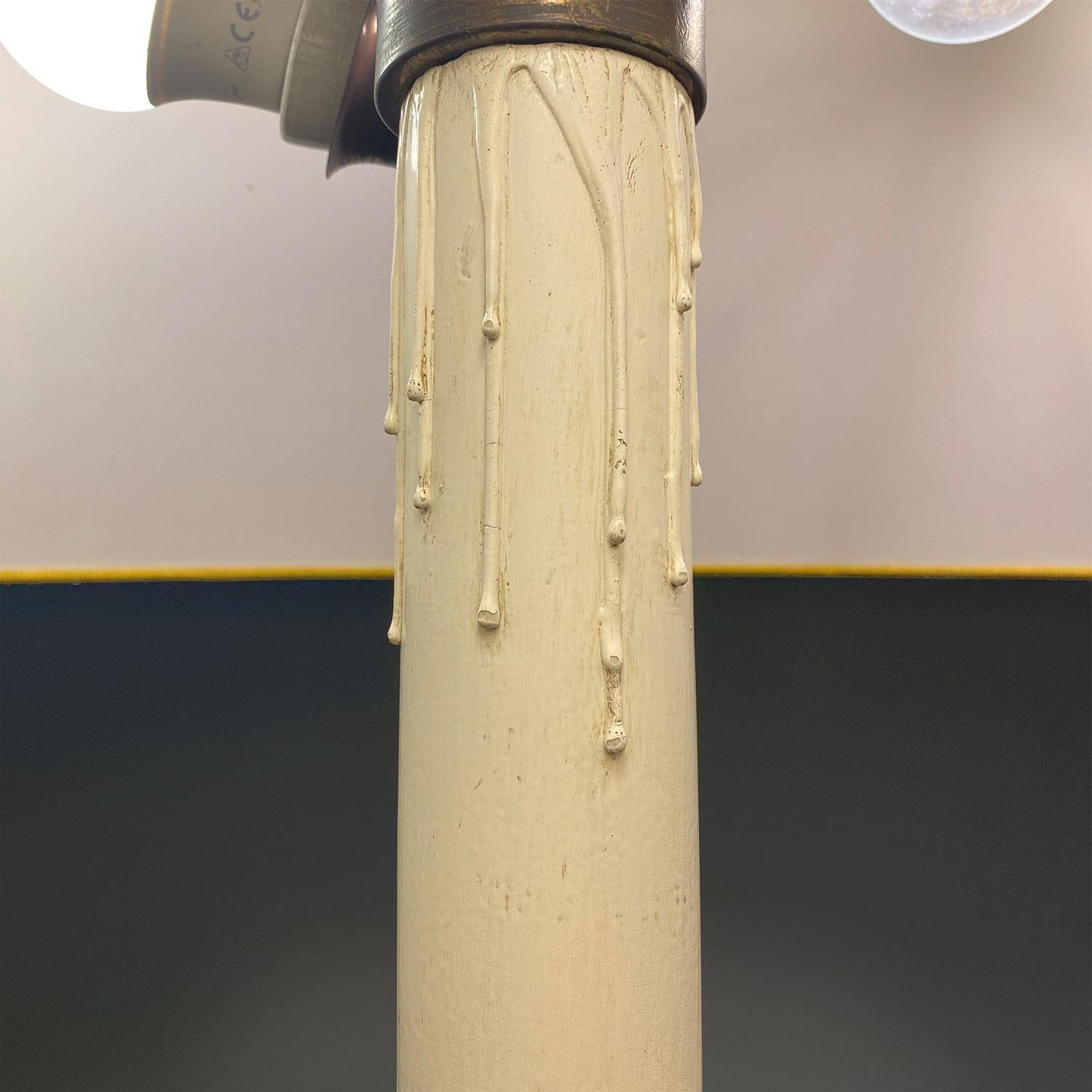 Italienische antike geschnitzte Stehlampen oder Fackelhalter aus Holz und gelbem Stoff, 1500 im Angebot 12