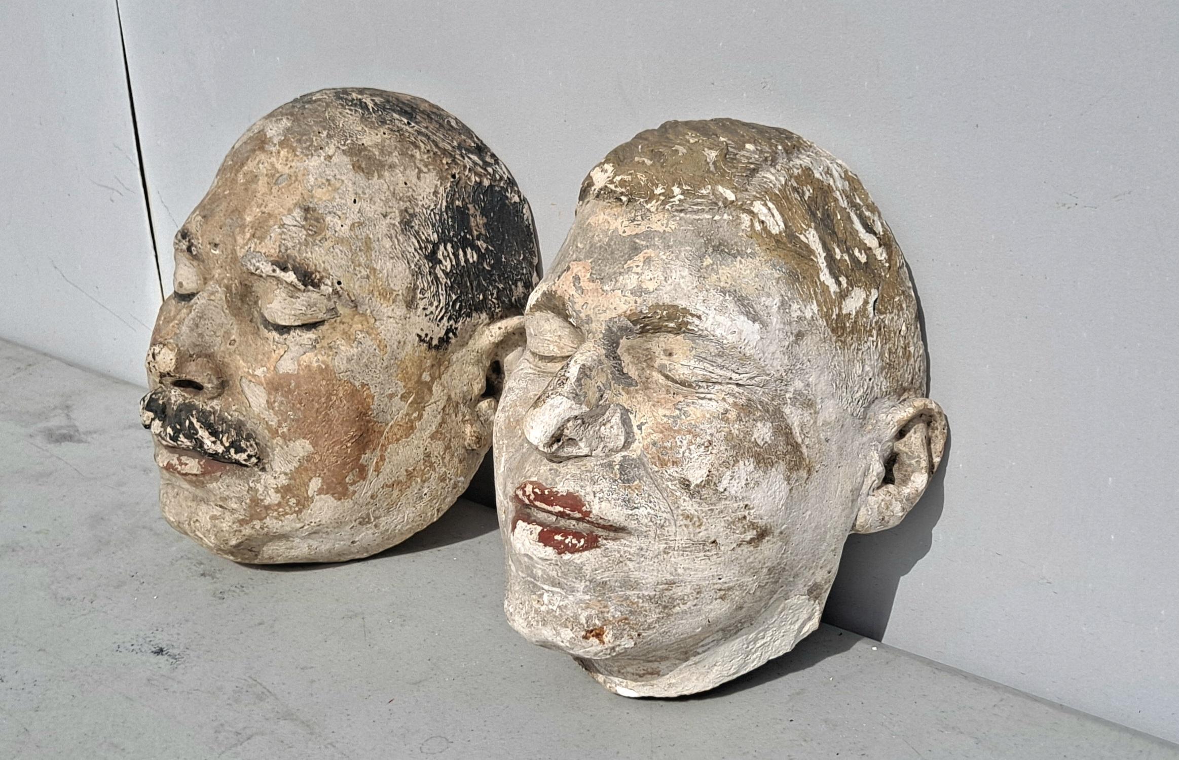 Juego de cinco máscaras mortuorias italianas antiguas de yeso fundido en Desgastado estado para la venta en Los Angeles, CA