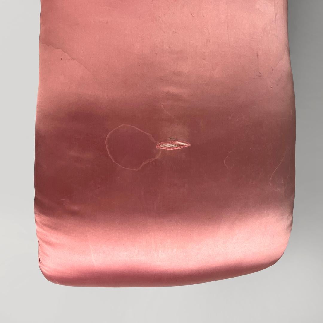 Italian antique chaise longue in pink satin and golden wood with armrests, 1800s For Sale 8